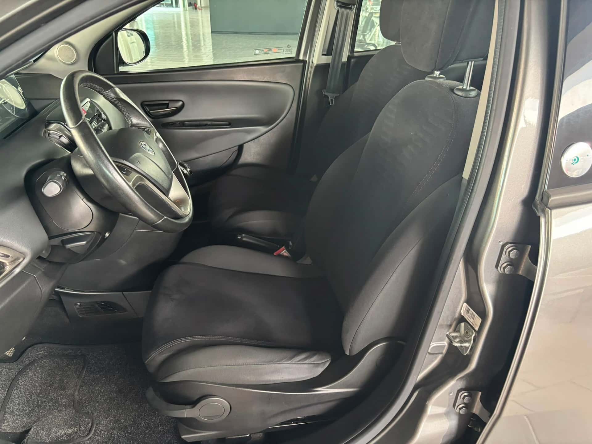 Lancia Ypsilon III 2011 0.9 t.air Gold ecochic metano 80cv  - Immagine 10