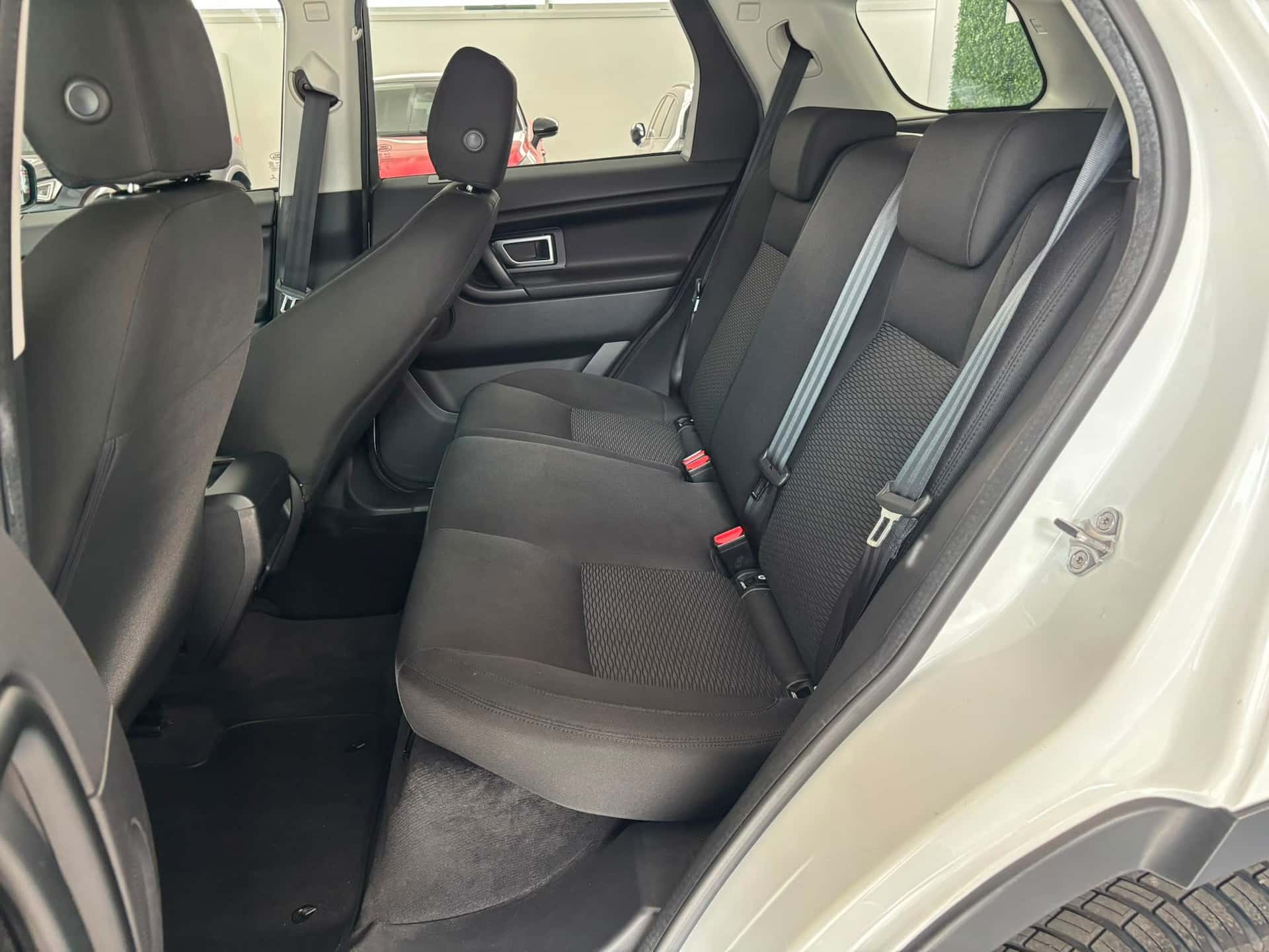 Land Rover Discovery Sport I 2015 2.0 ed4 Pure 2wd 150cv - Immagine 17