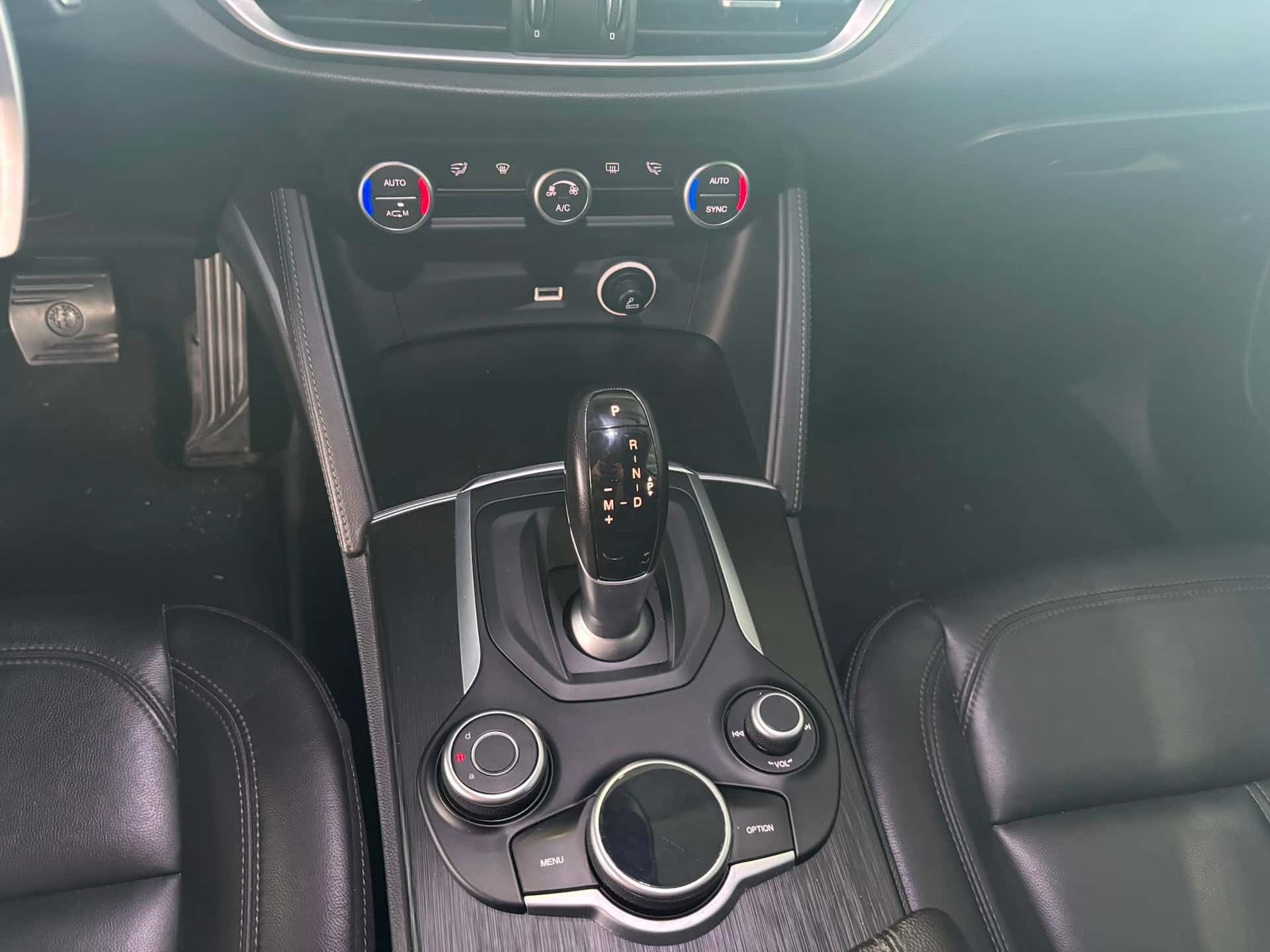 Alfa Romeo Stelvio 2.2 t Executive Q4 210cv auto my19 - Immagine 15