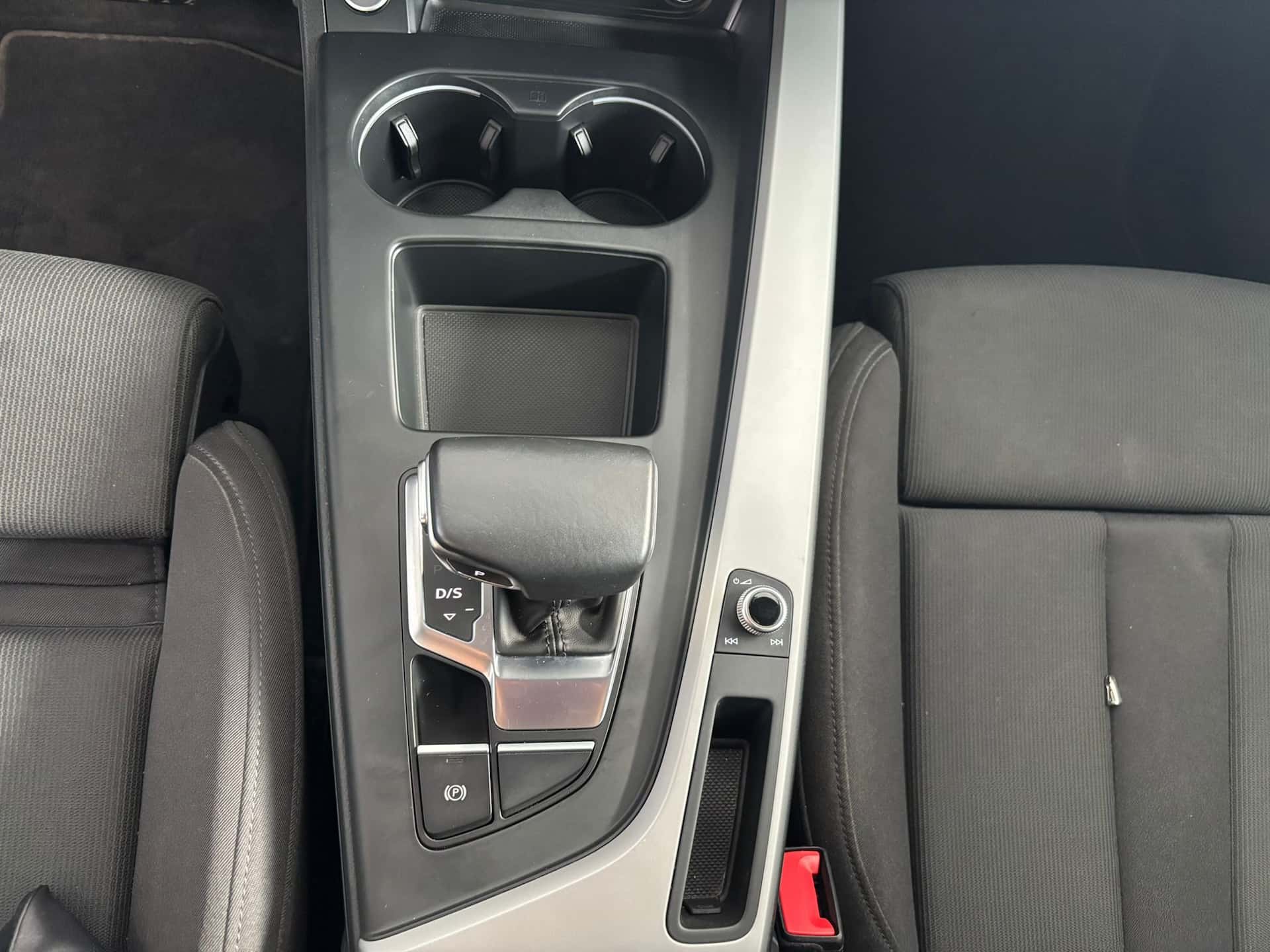 Audi A4 2019 Allroad Quattro 40 2.0 tdi Identity Contrast quattro 190cv s tronic - Immagine 15