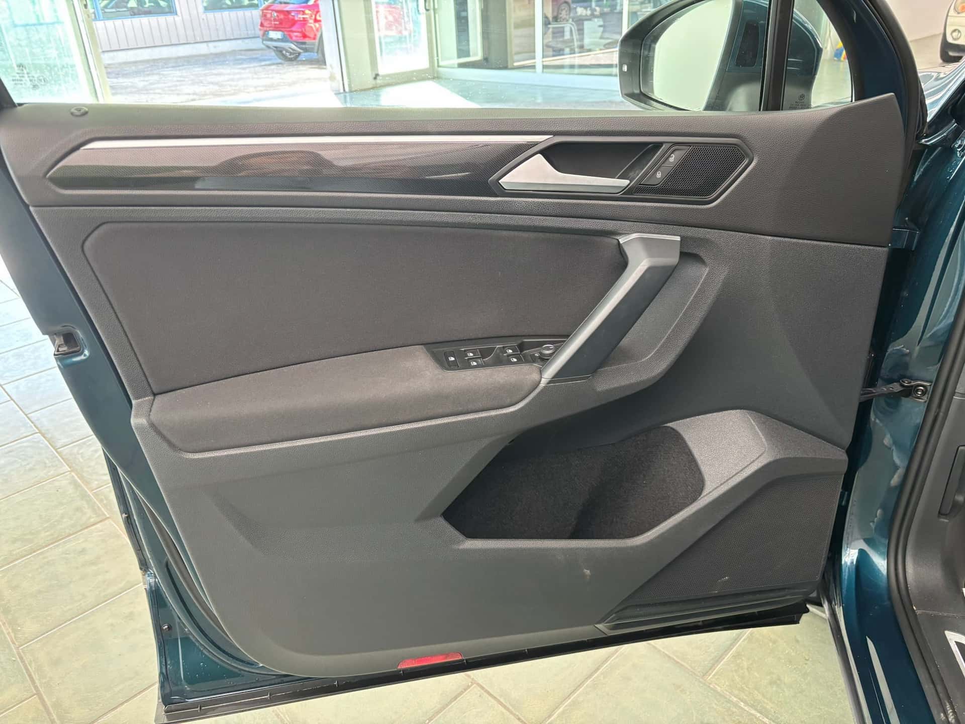 Volkswagen Tiguan II 2021 2.0 tdi Life 122cv - Immagine 8