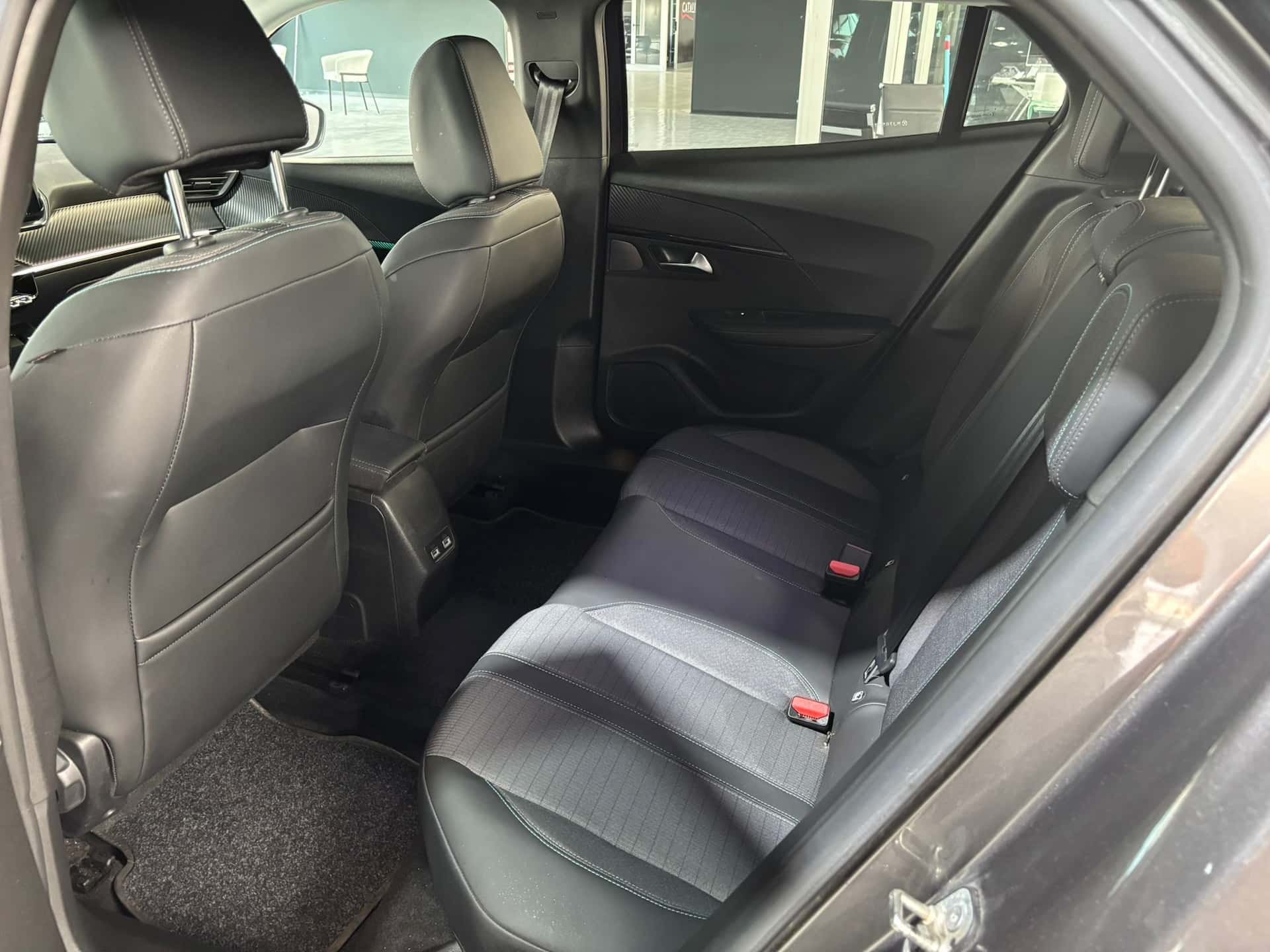 Peugeot 2008 II 2020 1.2 puretech Allure Pack  - Immagine 17