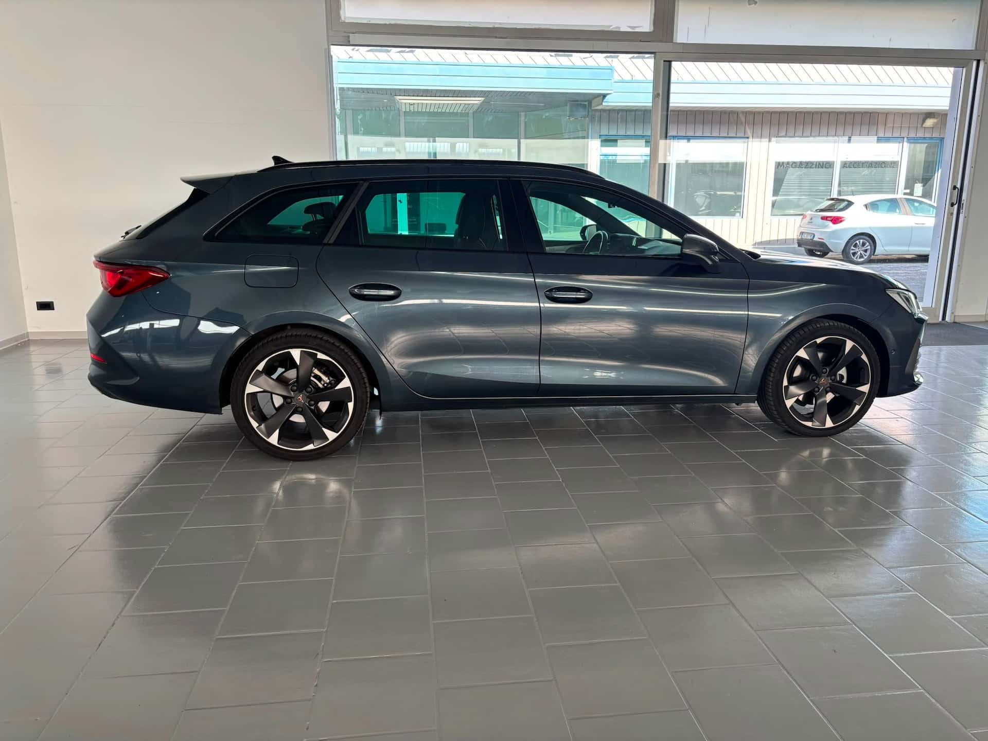 CUPRA Leon Sportstourer 2020 1.5 hybrid 150cv dsg - Immagine 6