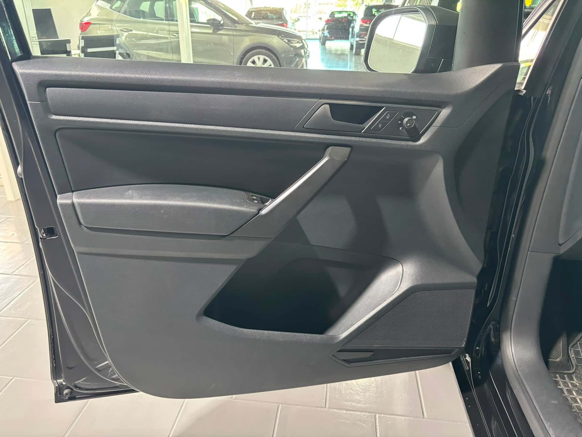 VOLKSWAGWEN CADDY 1.4 CONCEPTLINE TGI  - Immagine 9