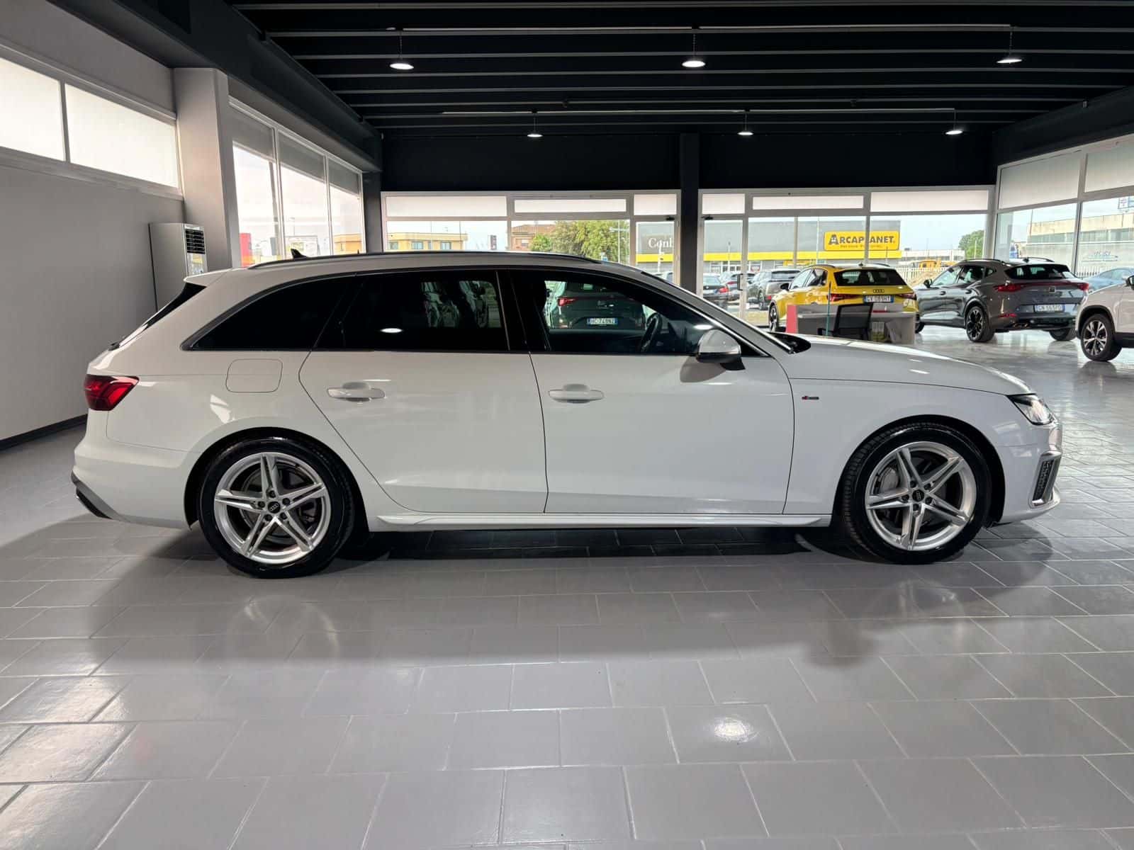 Audi A4 V 2019 Avant 40 2.0 tdi mhev S line edition quattro 204cv s-tronic - Immagine 6