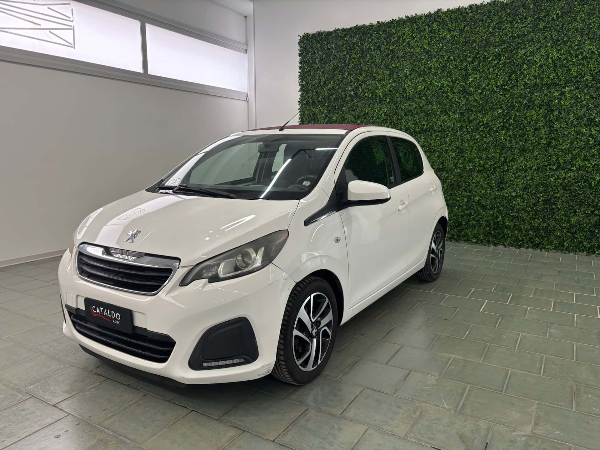 Peugeot 108  5p 1.2 vti 12v Allure - Immagine 1