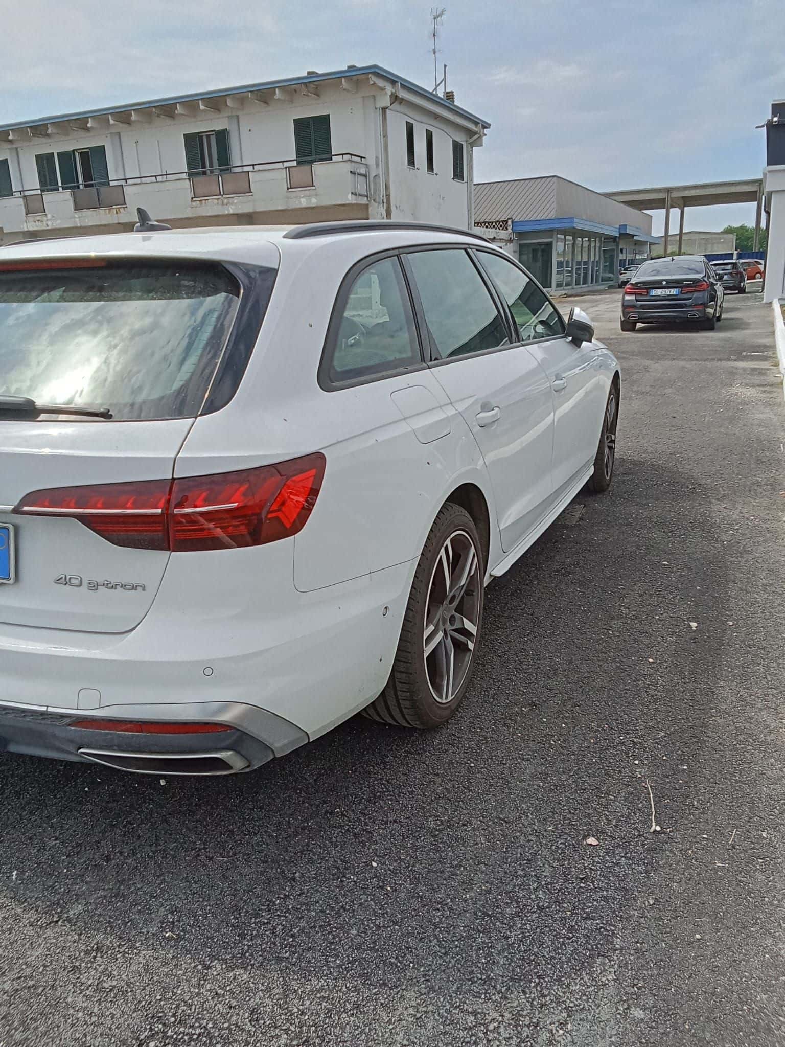 Audi A4  Avant 40 2.0 g-tron S Line edition 170cv s-tronic - Immagine 5