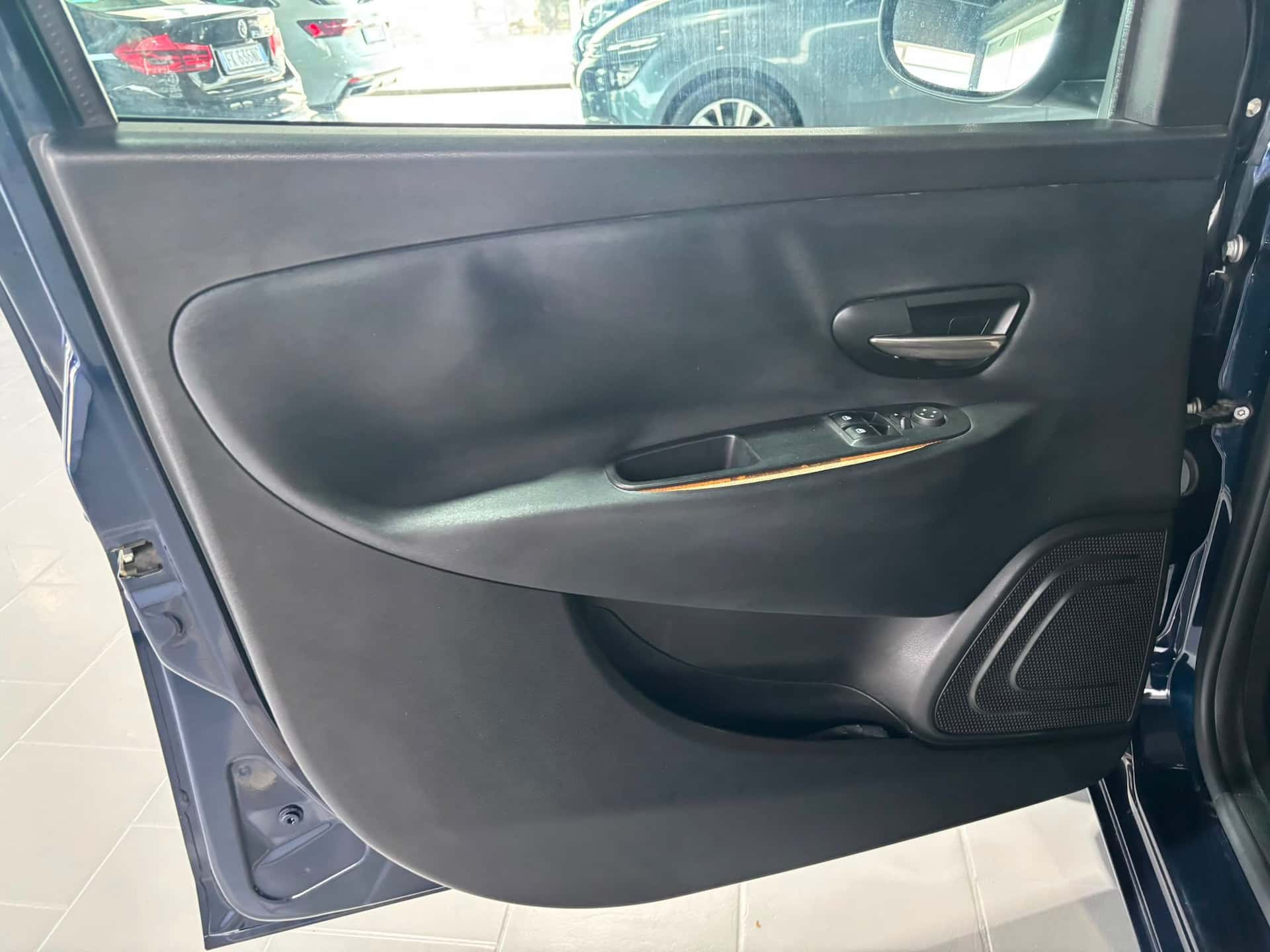 Lancia Ypsilon III 2015 1.2 Silver ecochic Gpl 69cv - Immagine 9