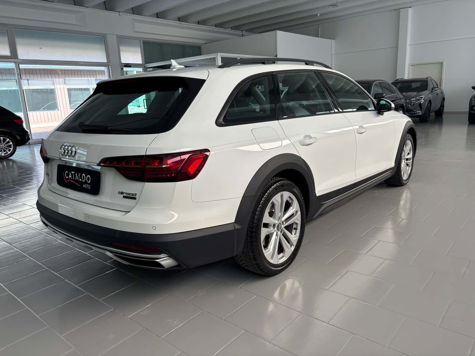 Audi A4 2019 Allroad Quattro 40 2.0 tdi Identity Contrast quattro 190cv s tronic - Immagine 5