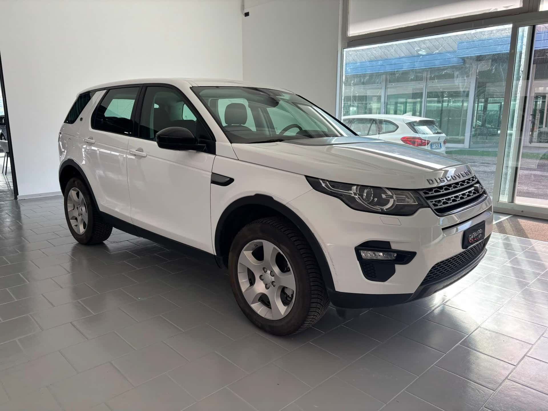 Land Rover Discovery Sport I 2015 2.0 ed4 Pure 2wd 150cv - Immagine 7