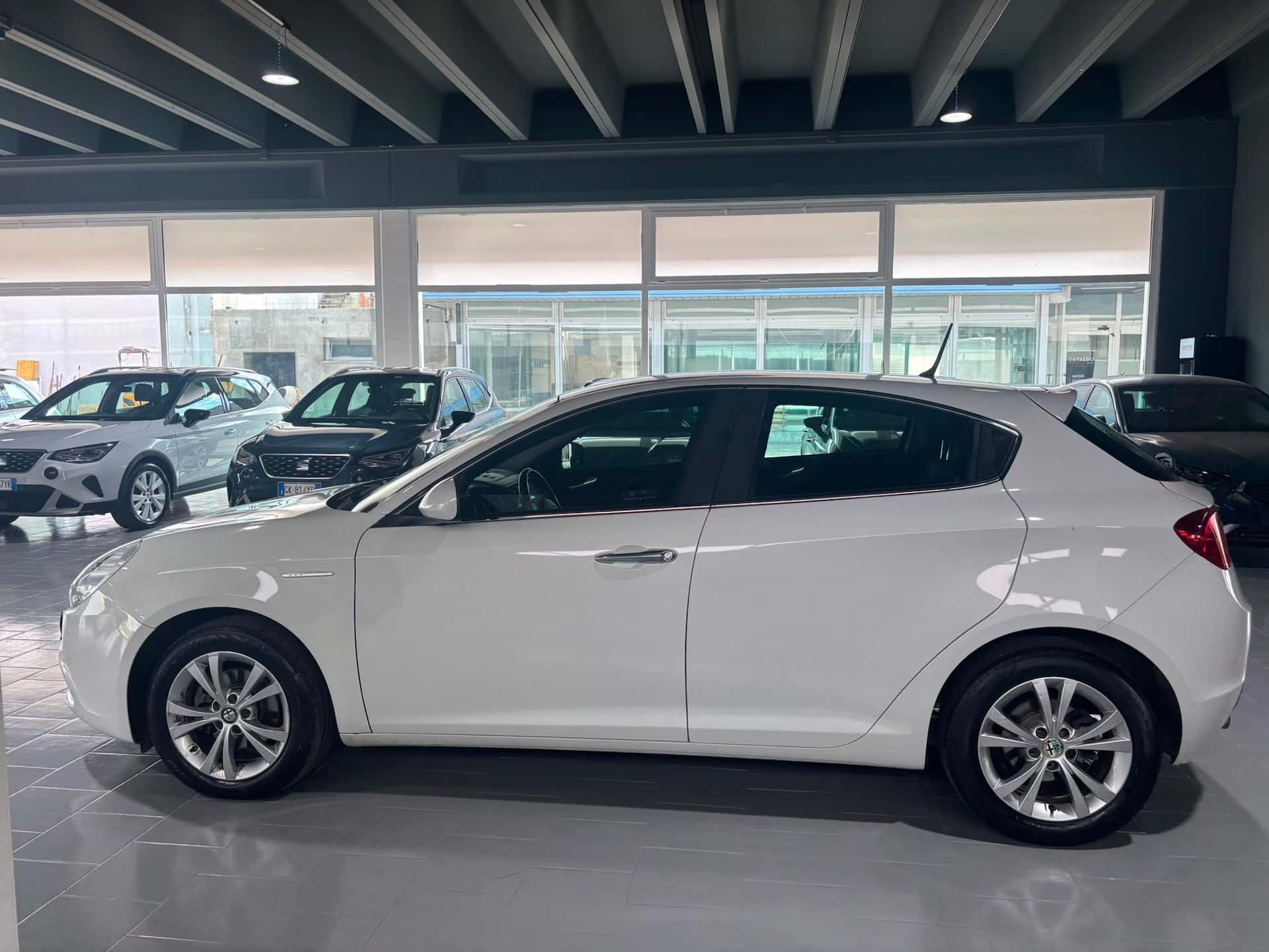 Alfa Romeo Giulietta III 2010 1.6 jtdm(2) Progression c/CL - Immagine 2