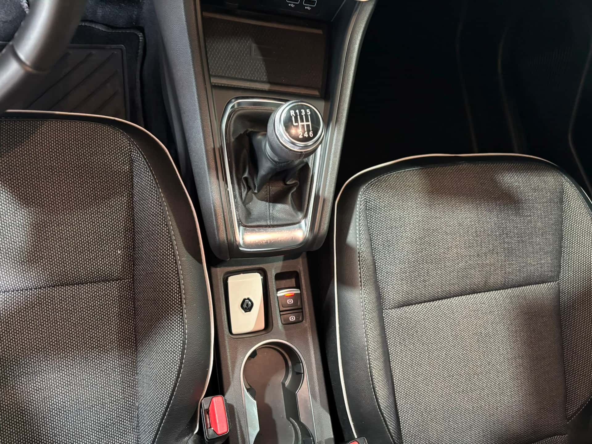Renault Captur II 2019 1.0 tce Techno 90cv - Immagine 15