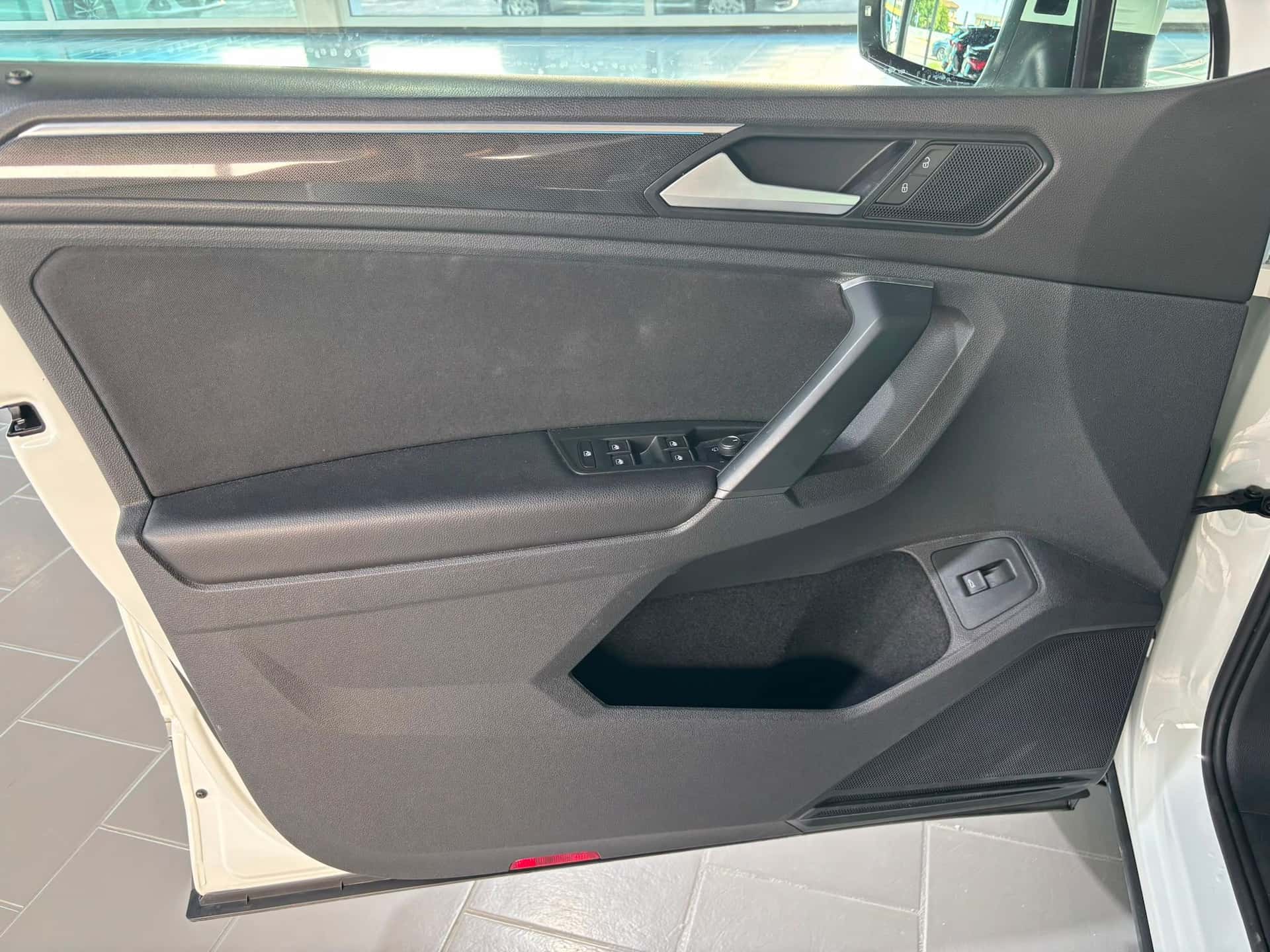 Volkswagen Tiguan II 2021 2.0 tdi Elegance 150cv dsg - Immagine 9