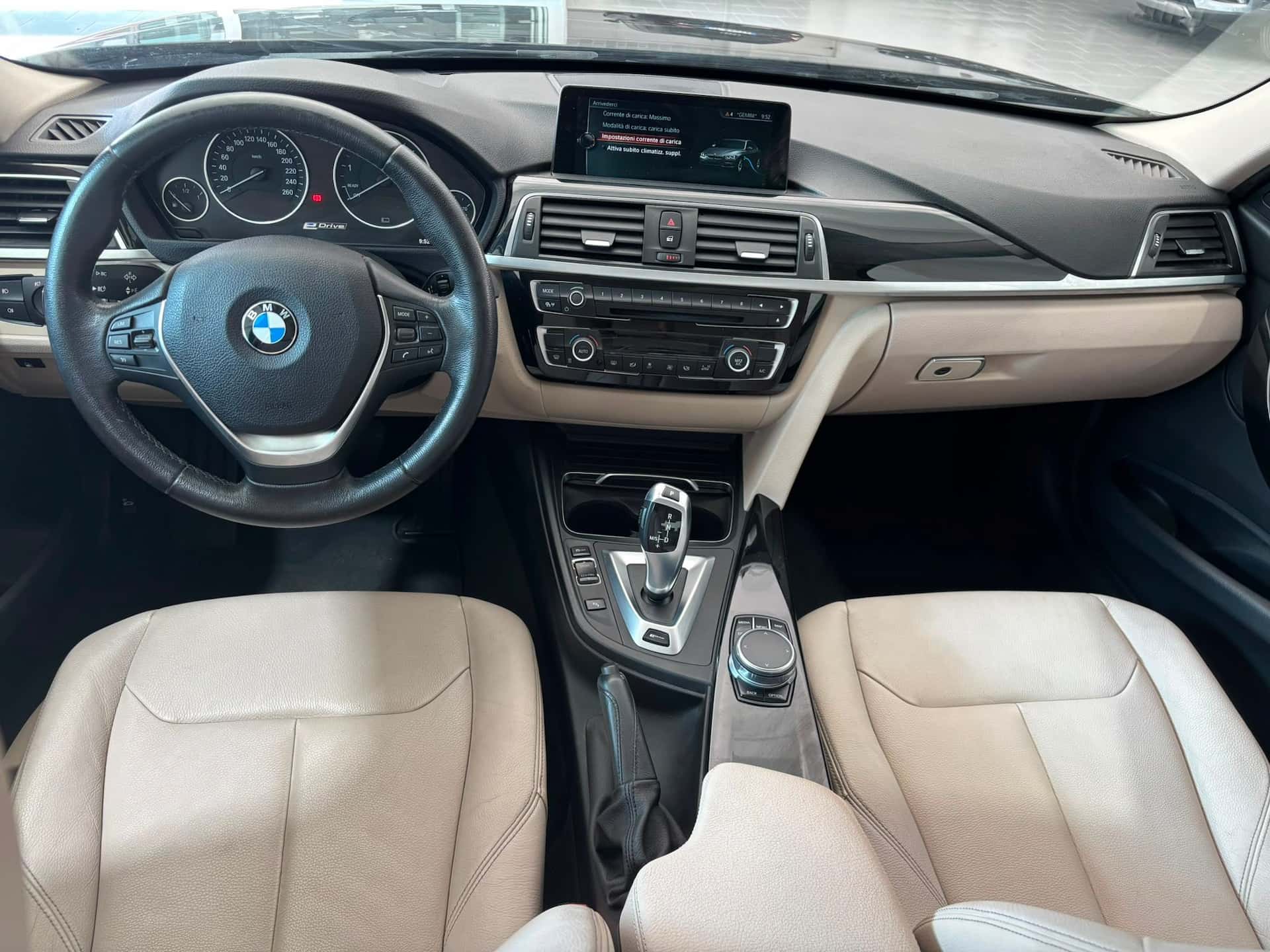 BMW 330 Serie 3 F30 2015 Berlina 330e Luxury auto - Immagine 11