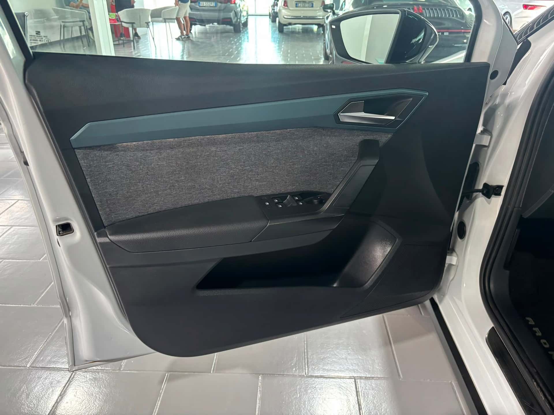 SEAT Arona 2022 1.0 ecotsi Xperience 95cv - Immagine 9