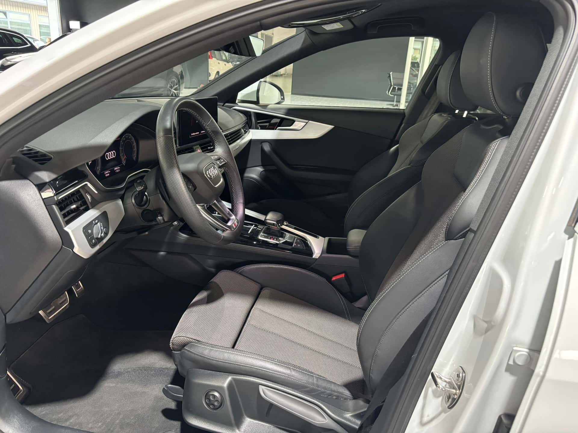 Audi A4 V 2019 Avant 40 2.0 tdi mhev S line edition quattro 204cv s-tronic - Immagine 10