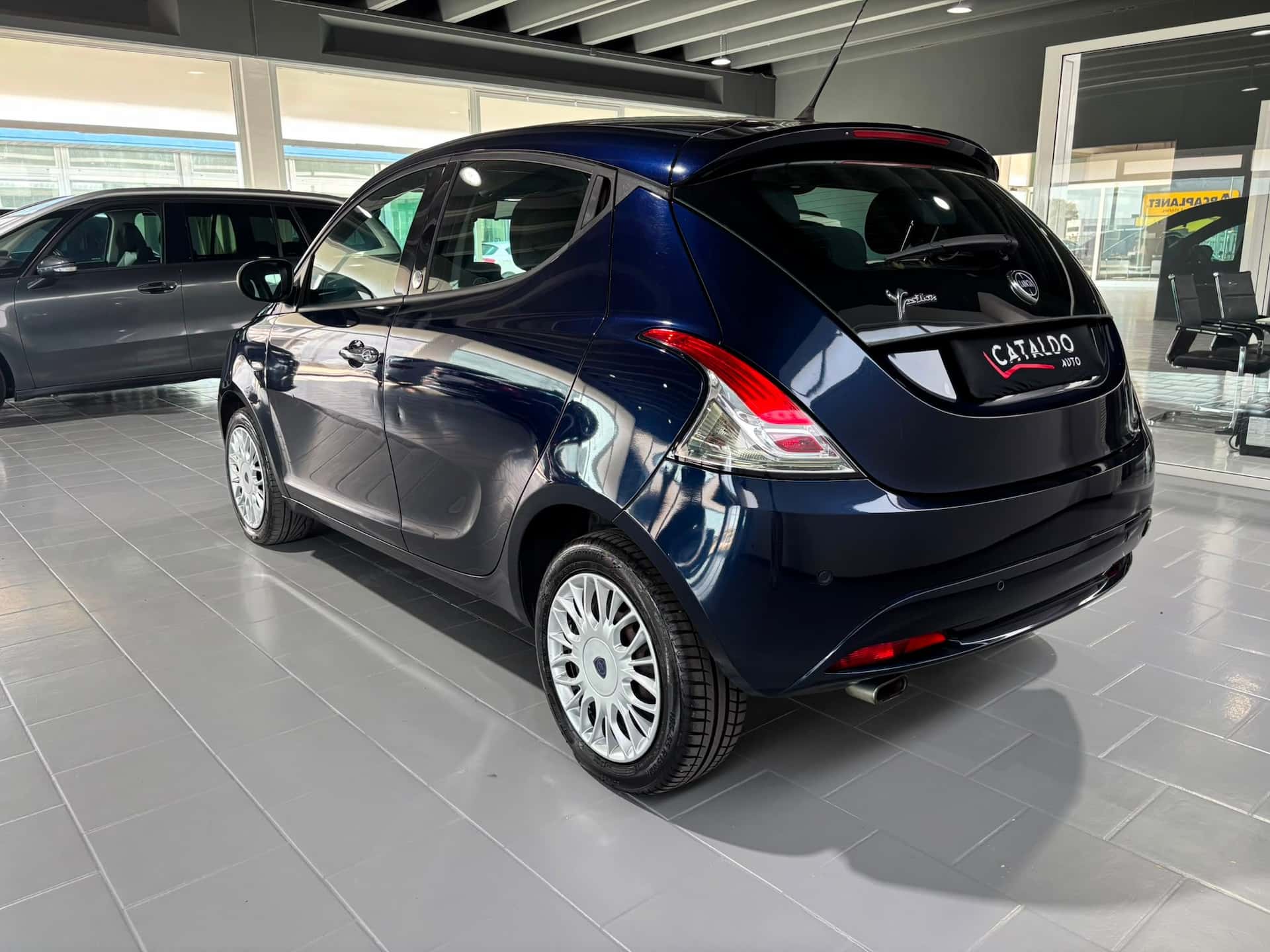 Lancia Ypsilon III 2015 1.2 Silver ecochic Gpl 69cv - Immagine 3