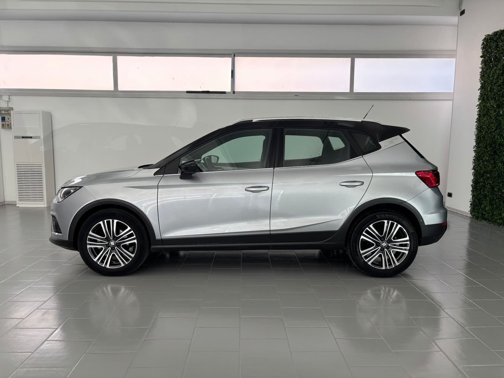 SEAT Arona 2017 1.0 ecotsi Xcellence 95cv my18 - Miniatura 2