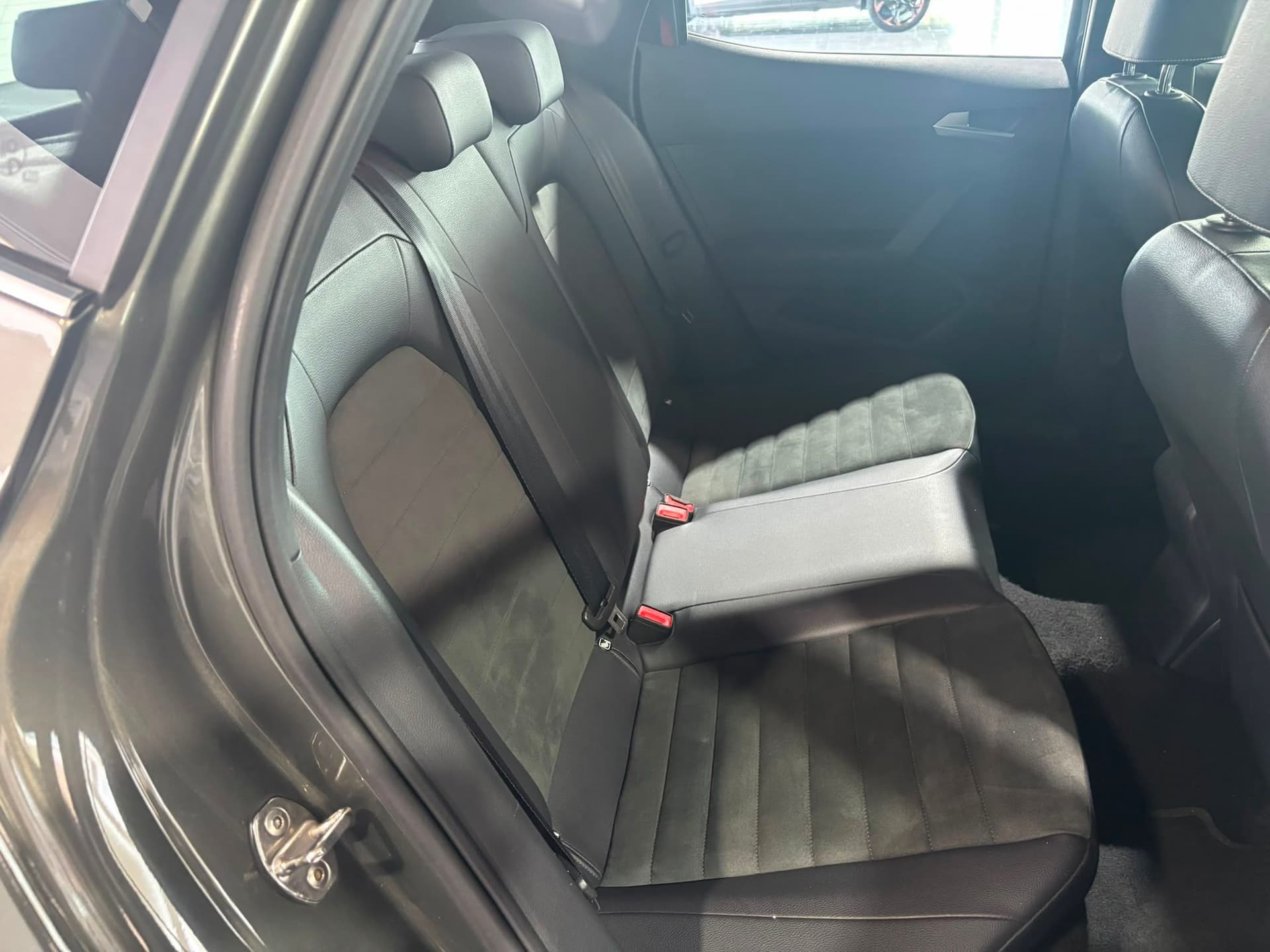 SEAT Arona 2022 1.0 ecotsi Xperience 110cv dsg - Miniatura 18