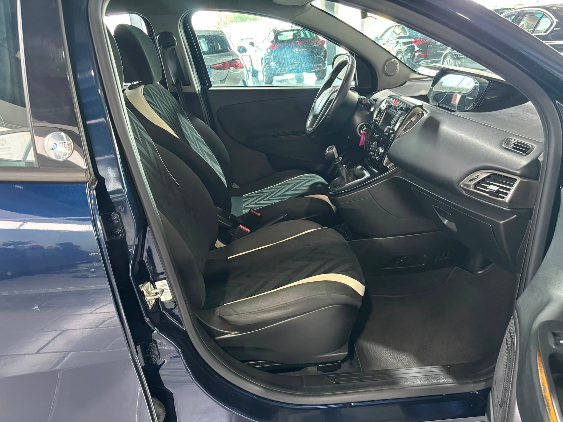 Lancia Ypsilon III 2015 1.2 Silver ecochic Gpl 69cv - Miniatura 16