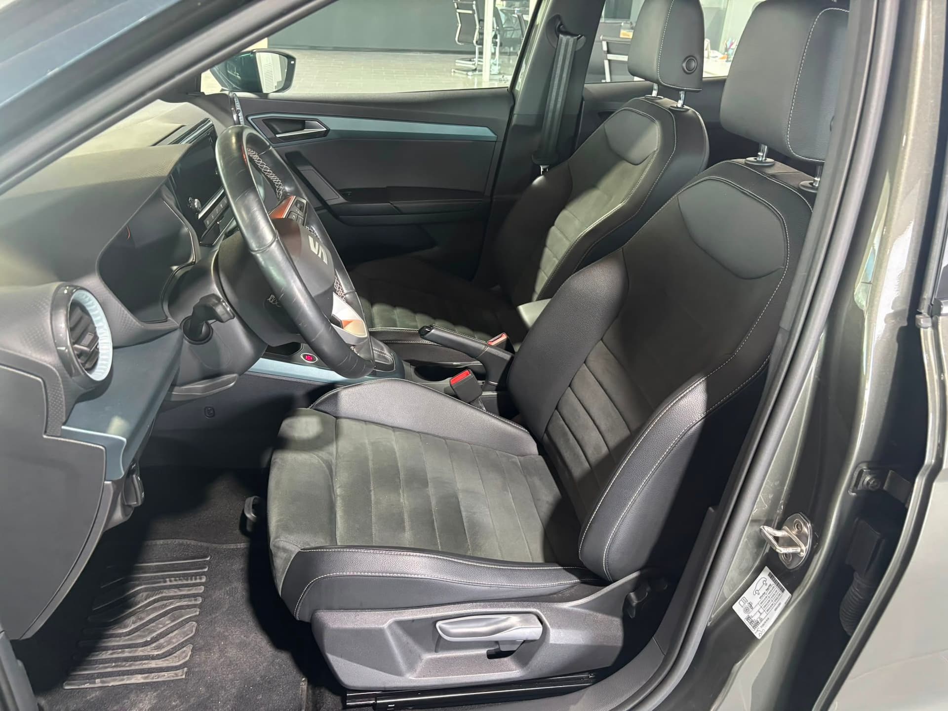 SEAT Arona 2022 1.0 ecotsi Xperience 110cv dsg - Miniatura 10