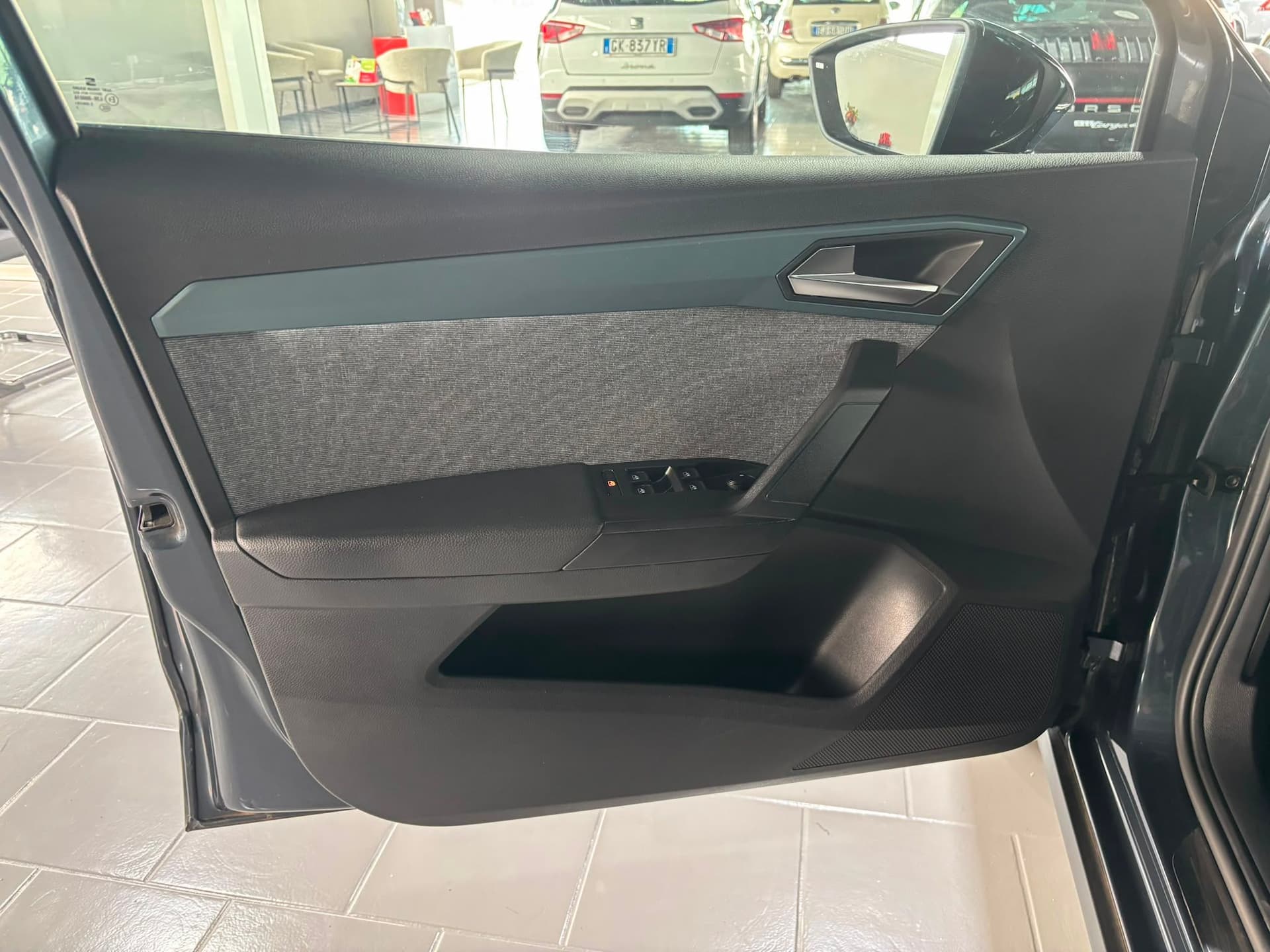 SEAT Arona 2022 1.0 ecotsi Xperience 95cv - Miniatura 9