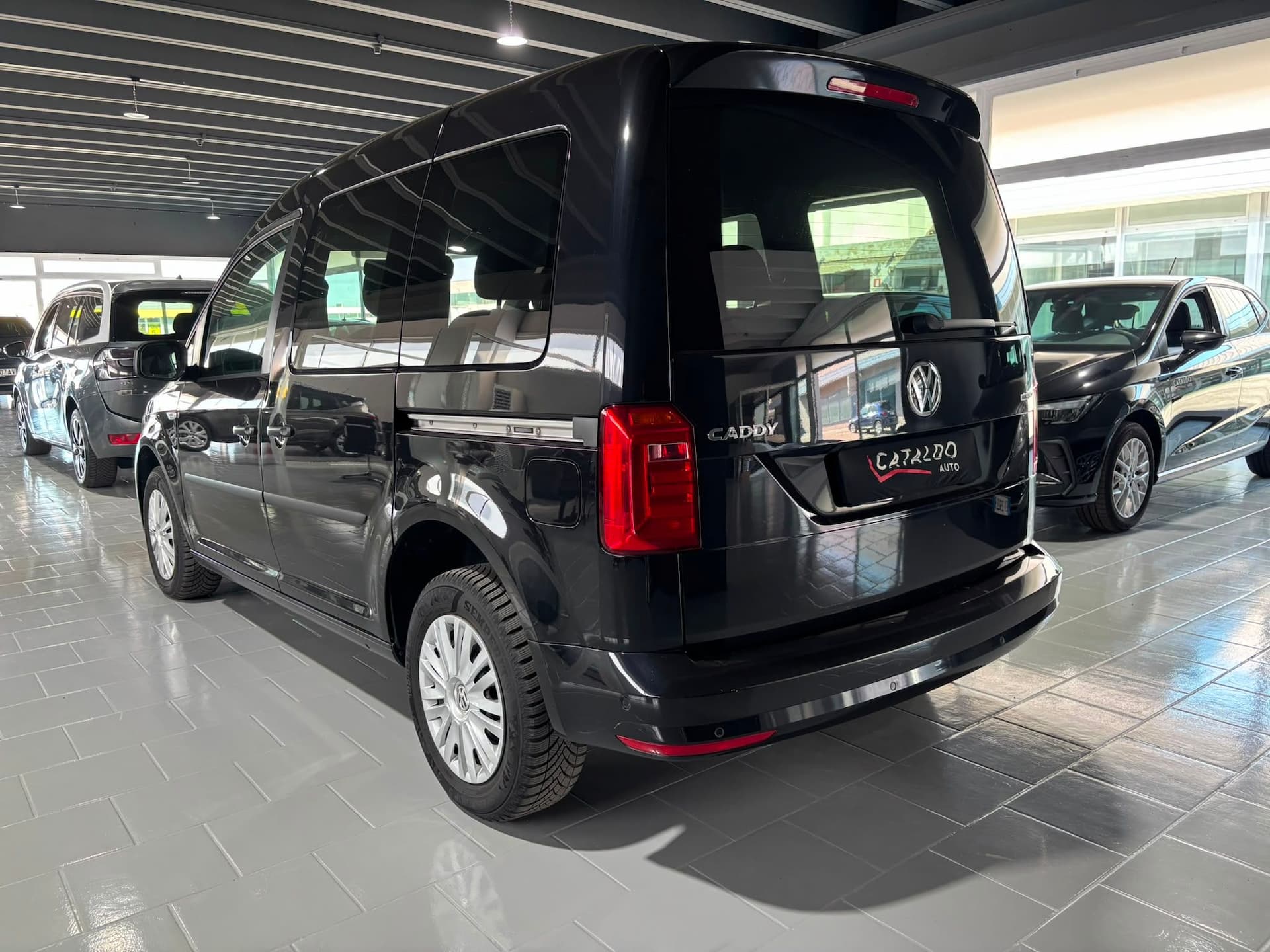 VOLKSWAGWEN CADDY 1.4 CONCEPTLINE TGI  - Miniatura 2