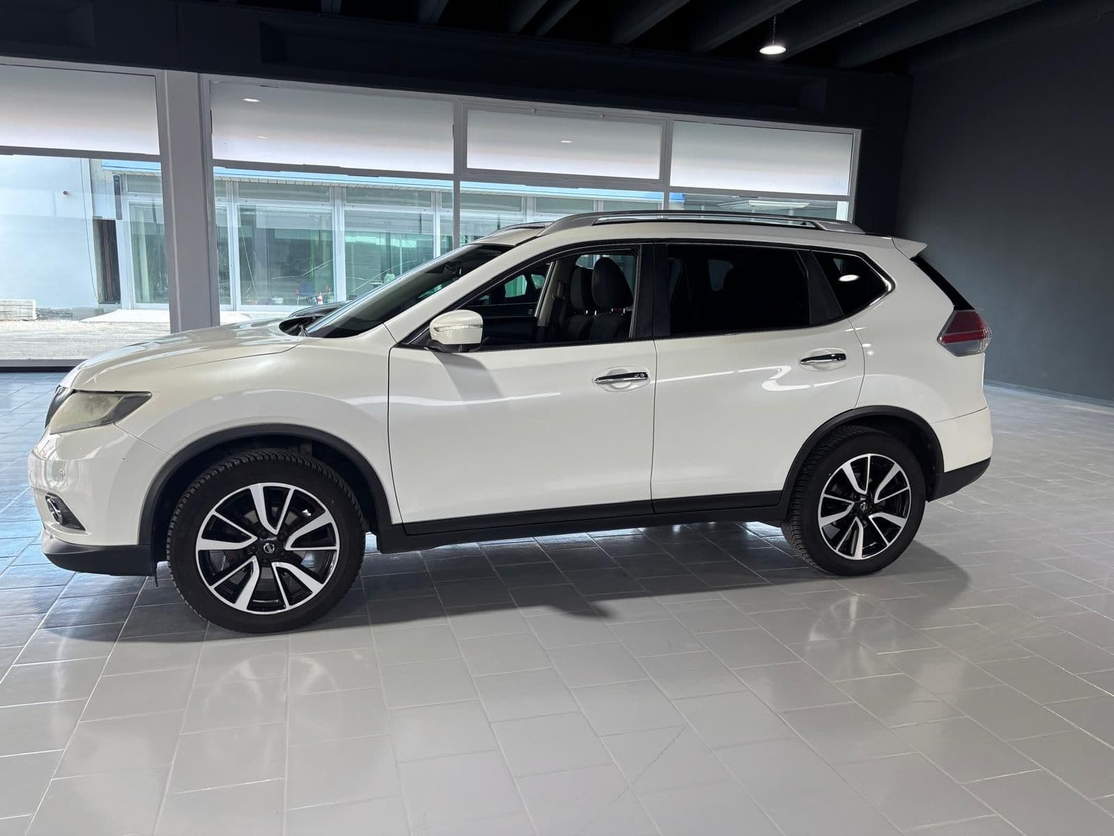 Nissan X-Trail III 2014 1.6 dci N-Vision 2wd - Miniatura 2