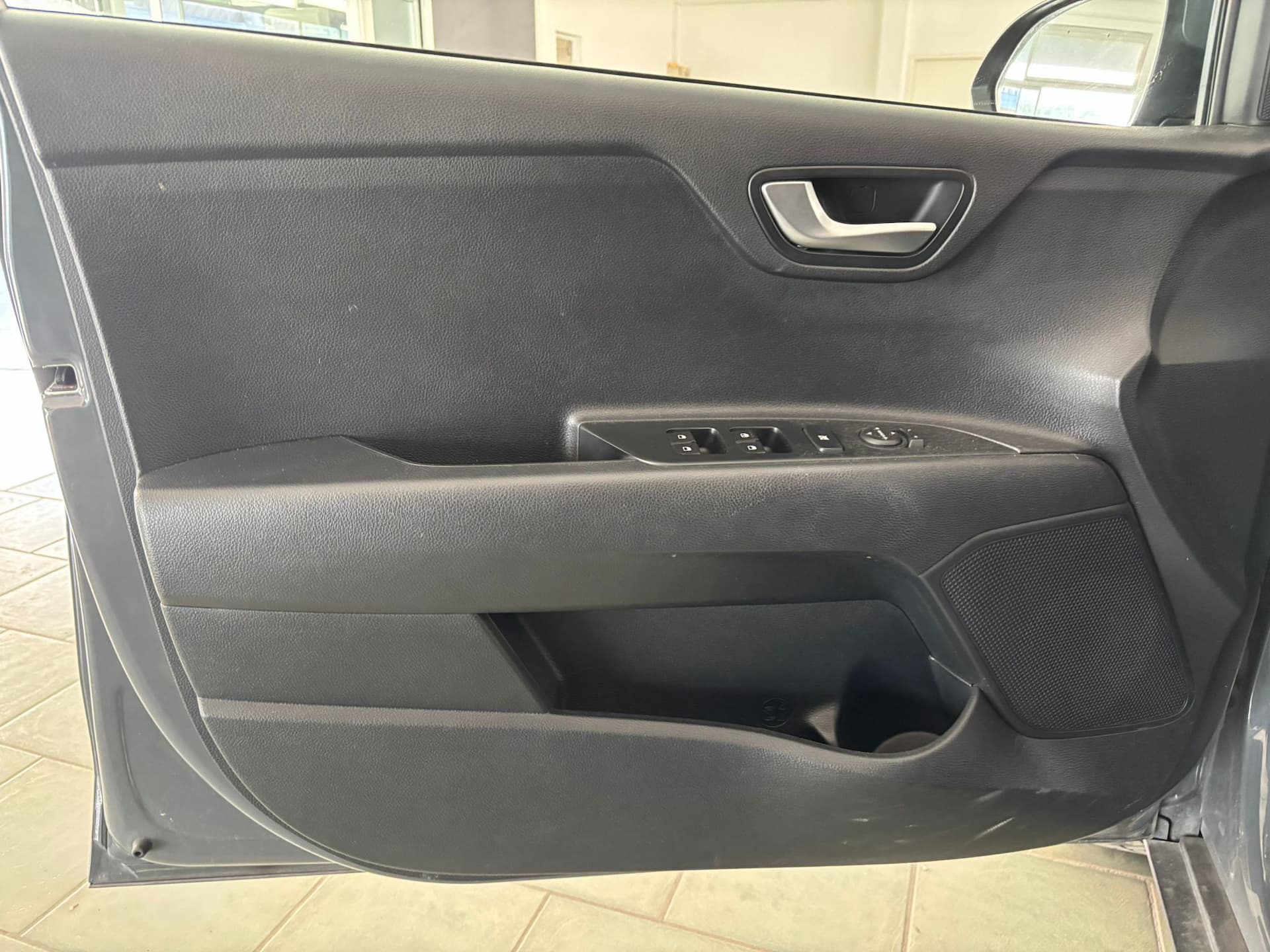 Kia Stonic 1.0 Style ecogpl 95cv dct - Miniatura 9
