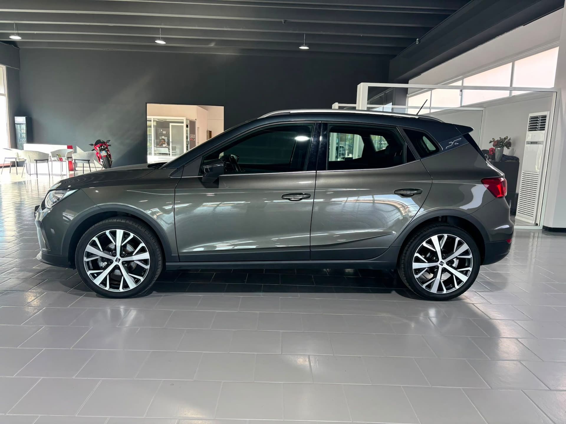 SEAT Arona 2022 1.0 ecotsi Xperience 110cv dsg - Miniatura 2