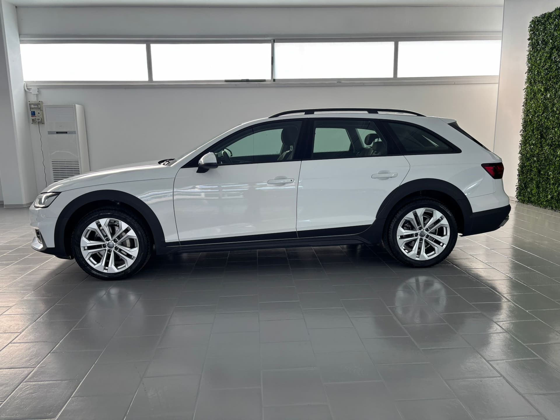 Audi A4 2019 Allroad Quattro 40 2.0 tdi Identity Contrast quattro 190cv s tronic - Miniatura 2