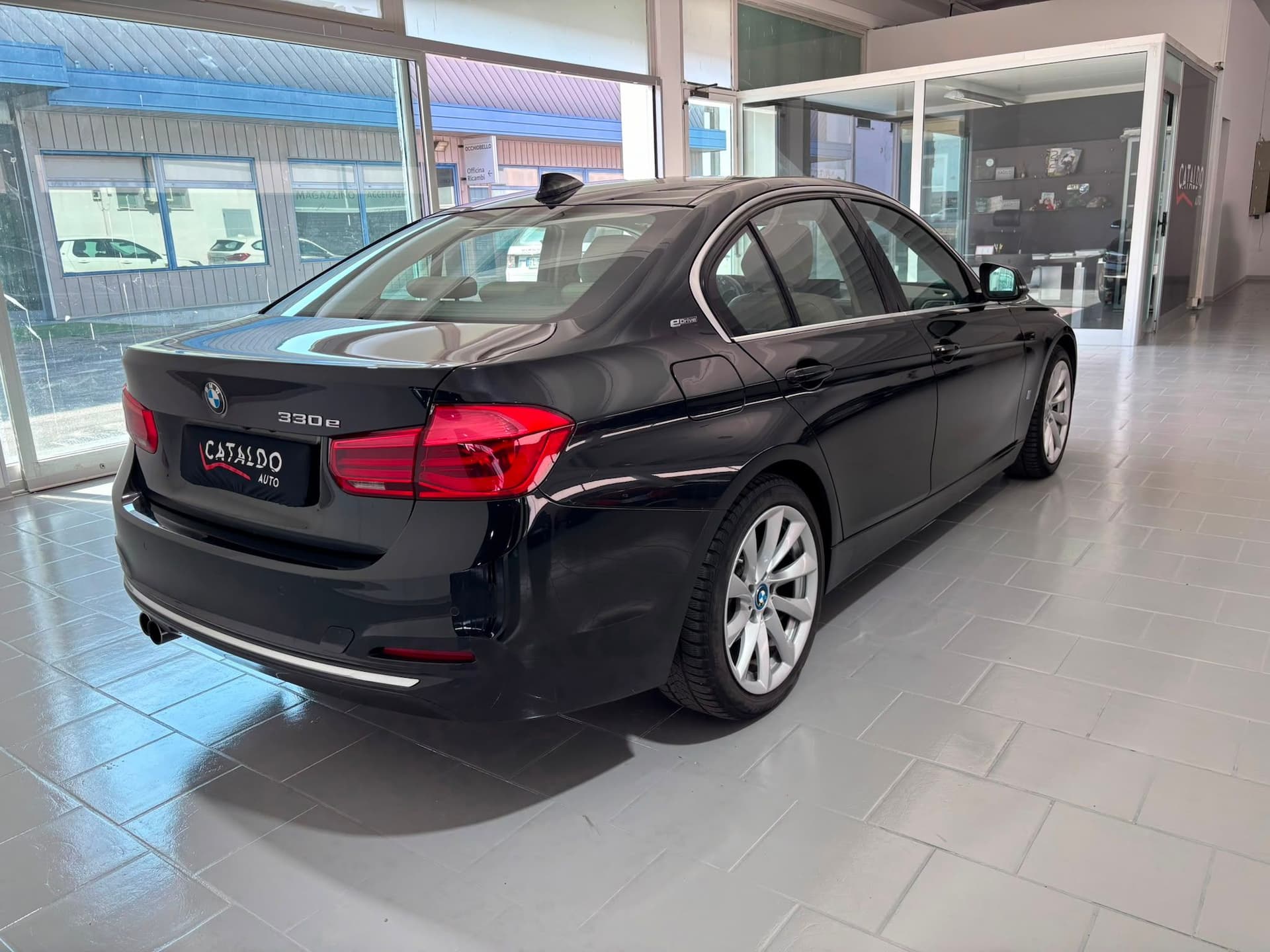 BMW 330 Serie 3 F30 2015 Berlina 330e Luxury auto - Miniatura 5