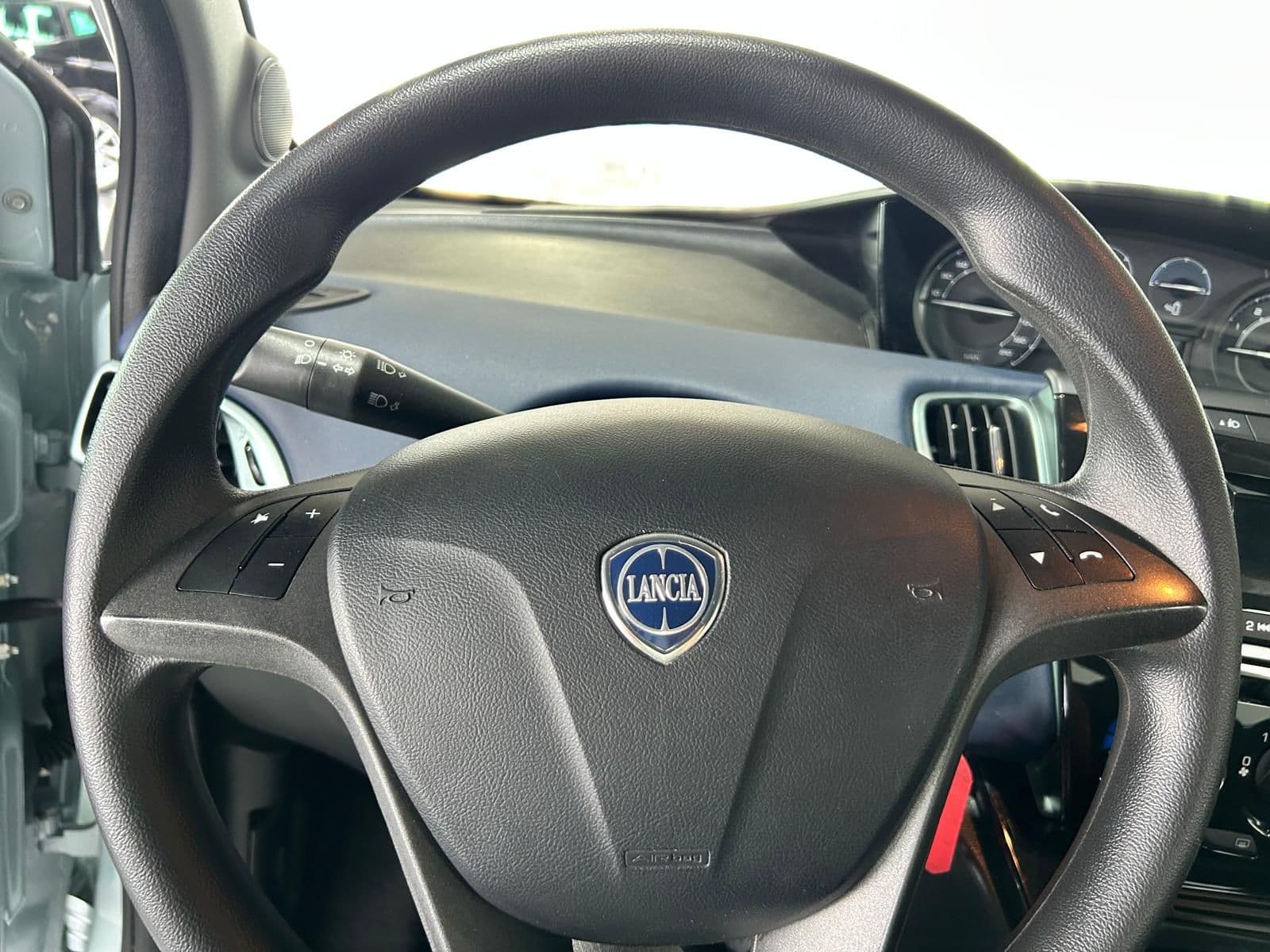 Lancia Ypsilon III 2021 1.0 firefly hybrid Gold SeS - Miniatura 8