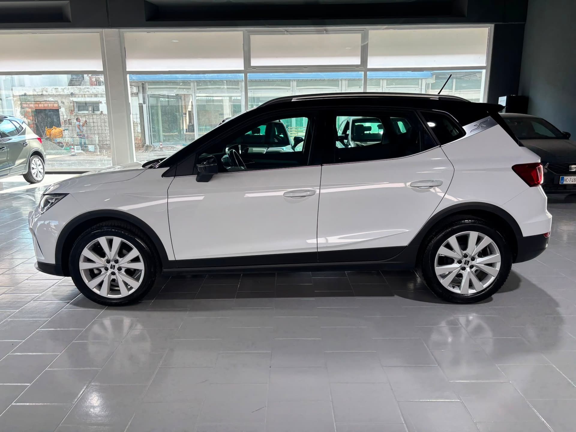 SEAT Arona 2022 1.0 ecotsi Xperience 95cv - Miniatura 2