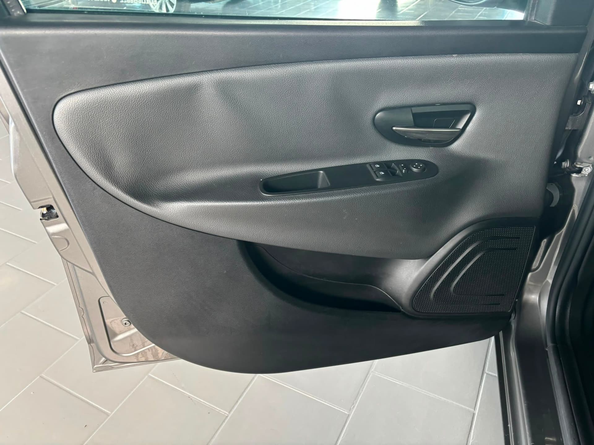 Lancia Ypsilon III 2011 0.9 t.air Gold ecochic metano 80cv  - Miniatura 9