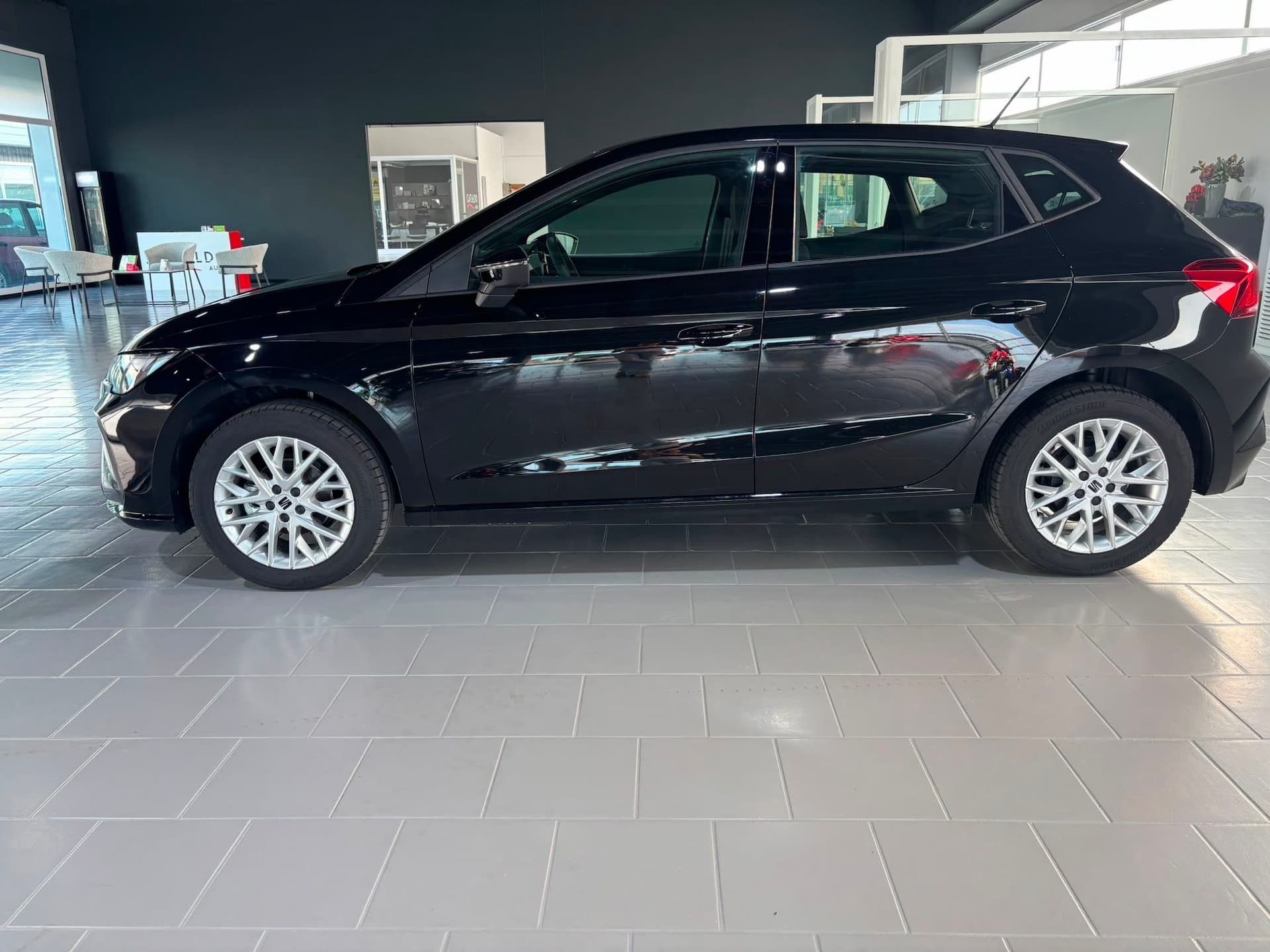 SEAT Ibiza 2026 1.0 ecotsi Business 95cv - Miniatura 2