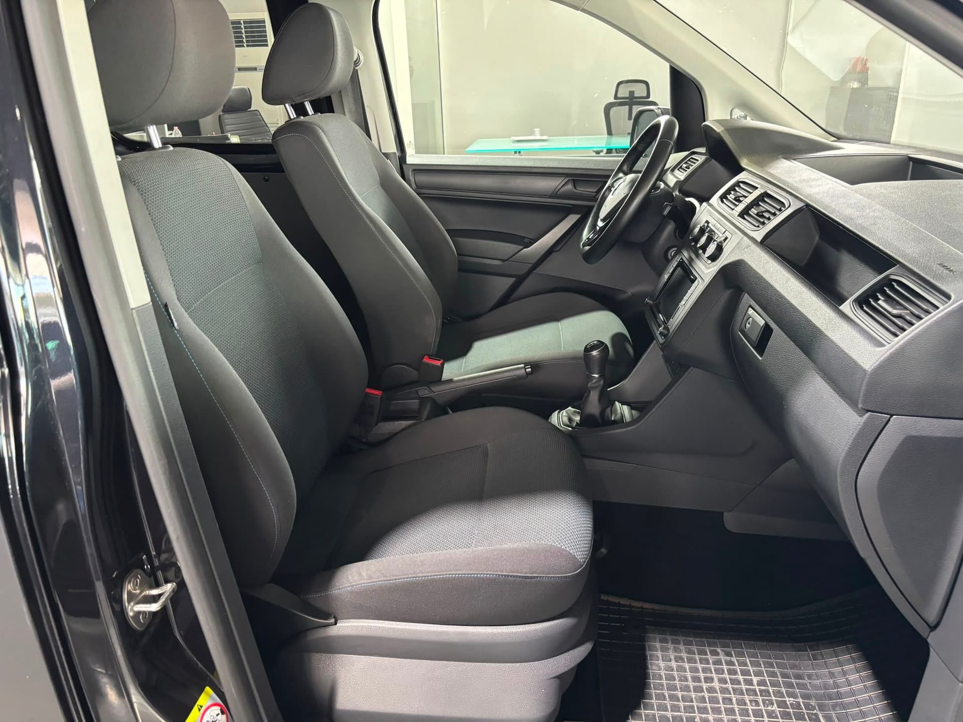 VOLKSWAGWEN CADDY 1.4 CONCEPTLINE TGI  - Miniatura 16