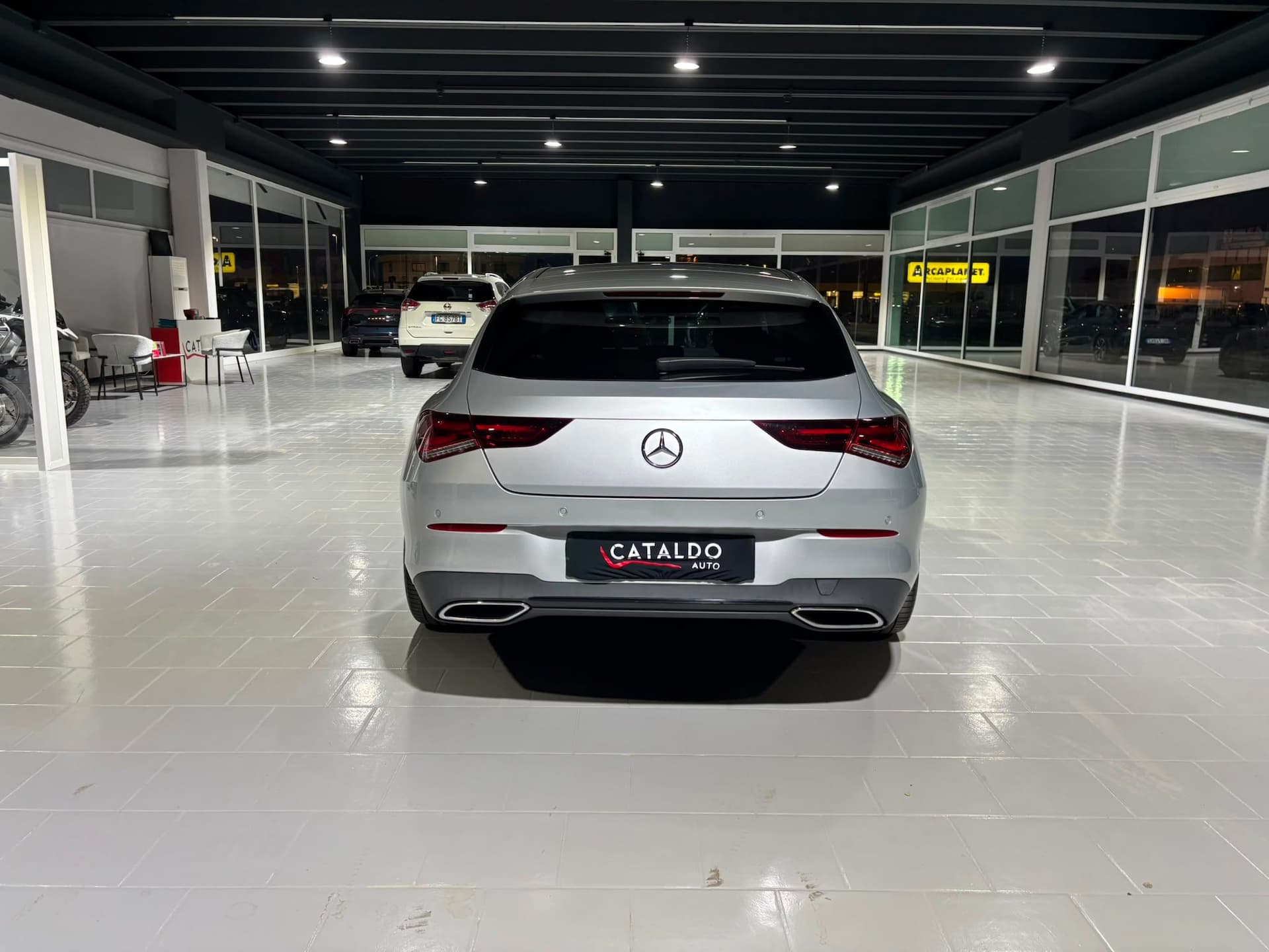 Mercedes-Benz CLA 200 Shooting Brake 200 d Business auto - Miniatura 4