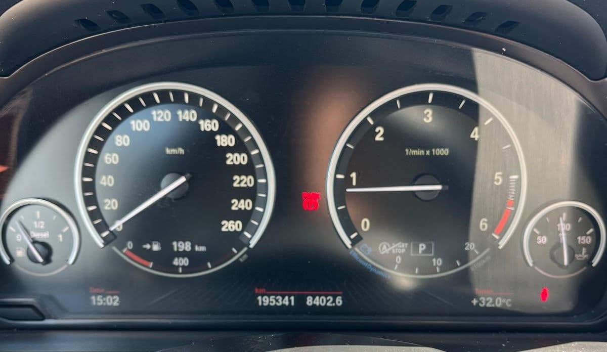 BMW 520d Serie 5 F10 Berlina Business 190cv auto - Miniatura 10
