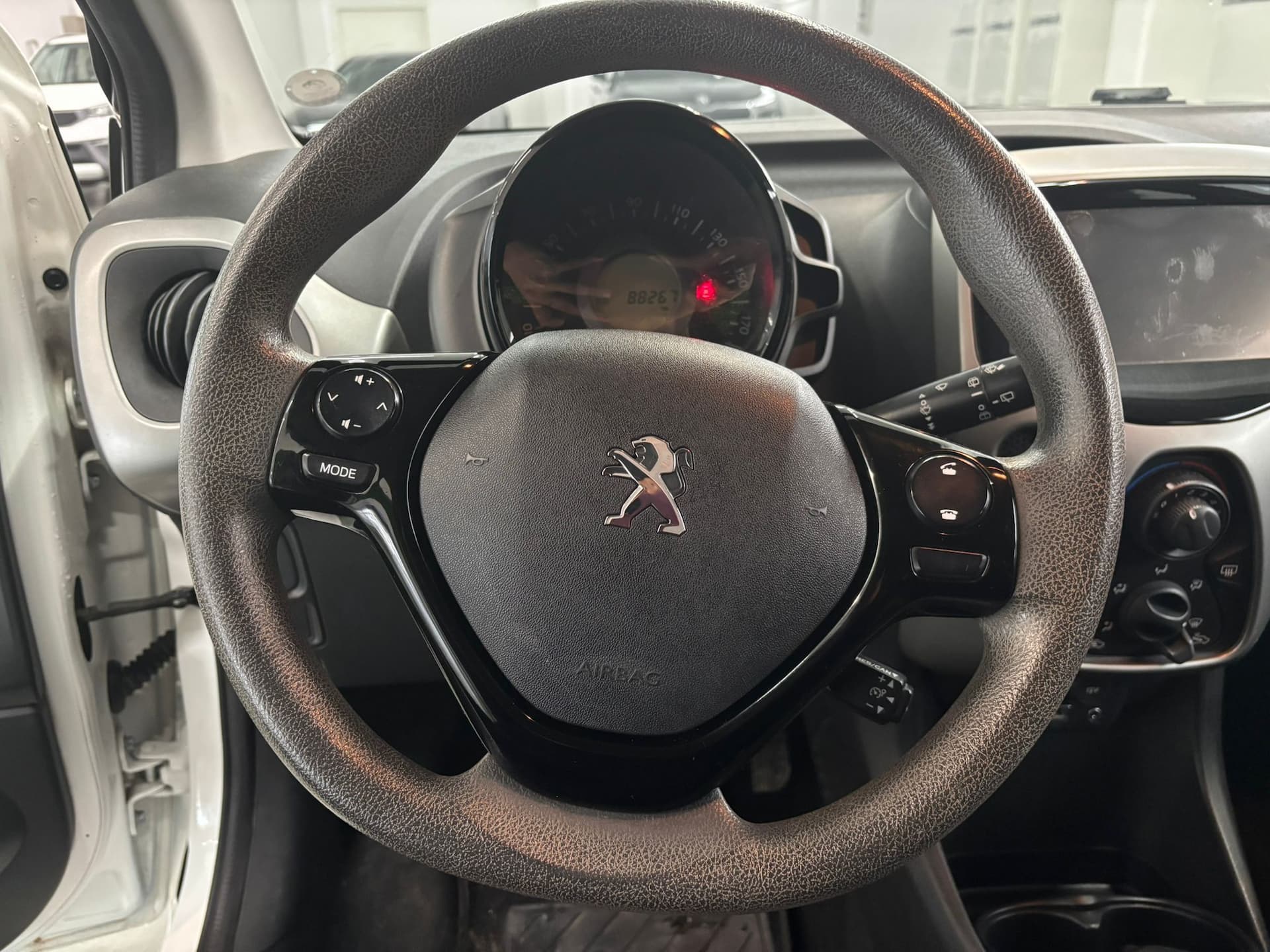 Peugeot 108  5p 1.2 vti 12v Allure - Miniatura 14