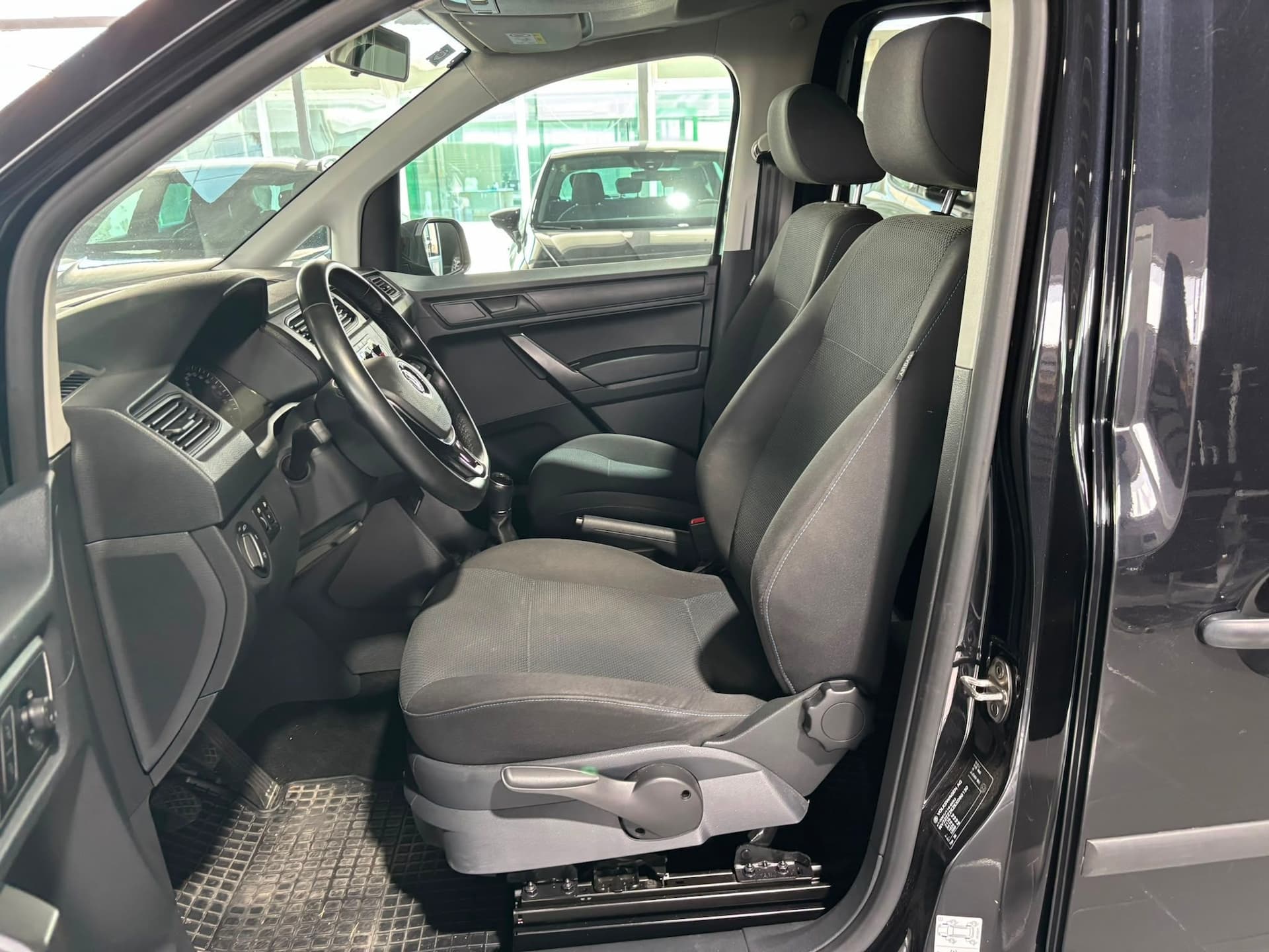 VOLKSWAGWEN CADDY 1.4 CONCEPTLINE TGI  - Miniatura 10