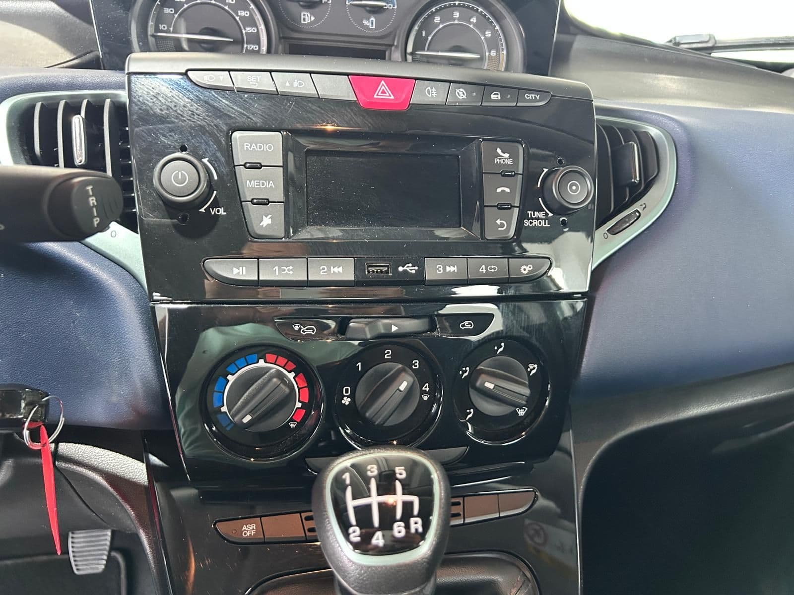 Lancia Ypsilon III 2021 1.0 firefly hybrid Gold SeS - Miniatura 10