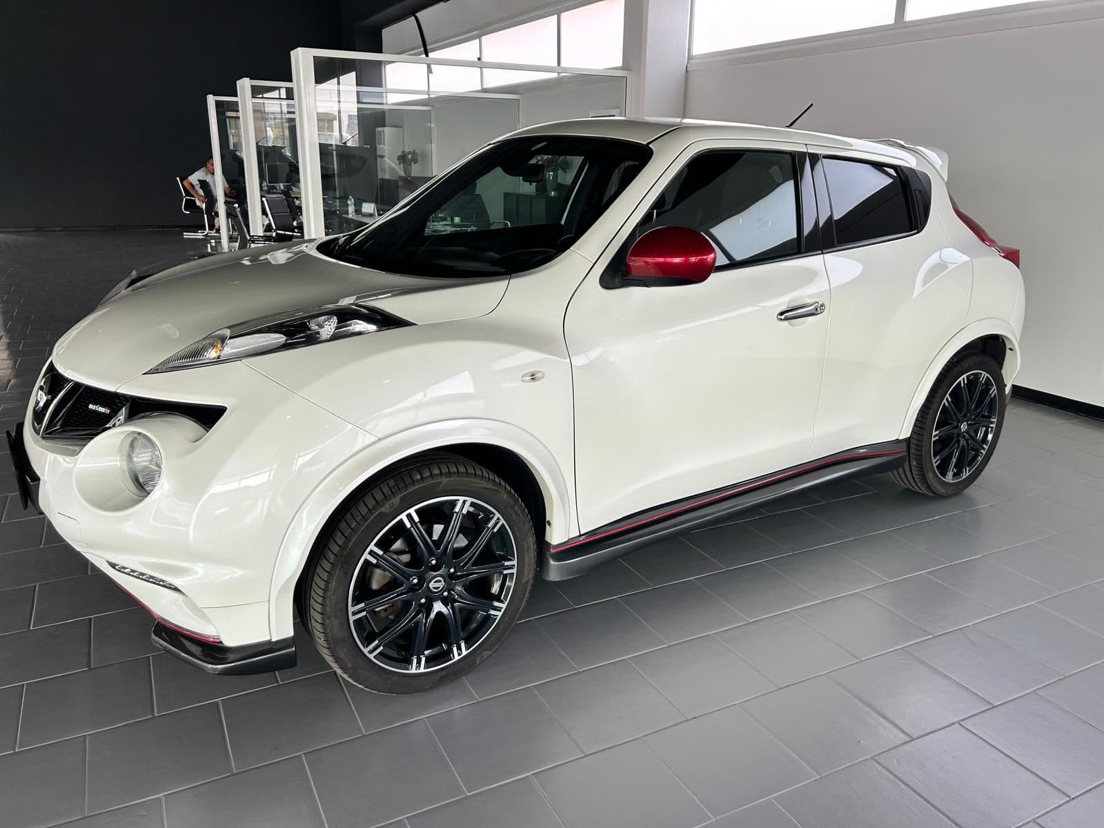 Nissan Juke I 2010 1.6 dig-t Nismo - Miniatura 2
