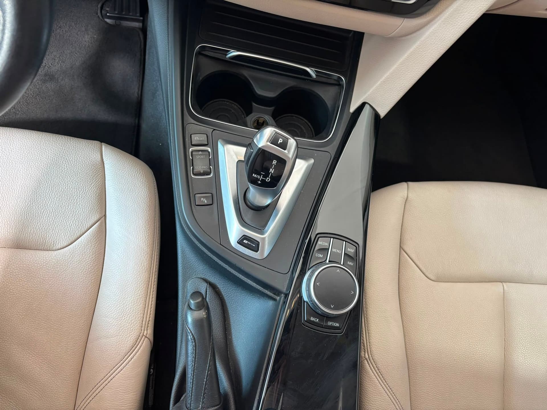 BMW 330 Serie 3 F30 2015 Berlina 330e Luxury auto - Miniatura 16