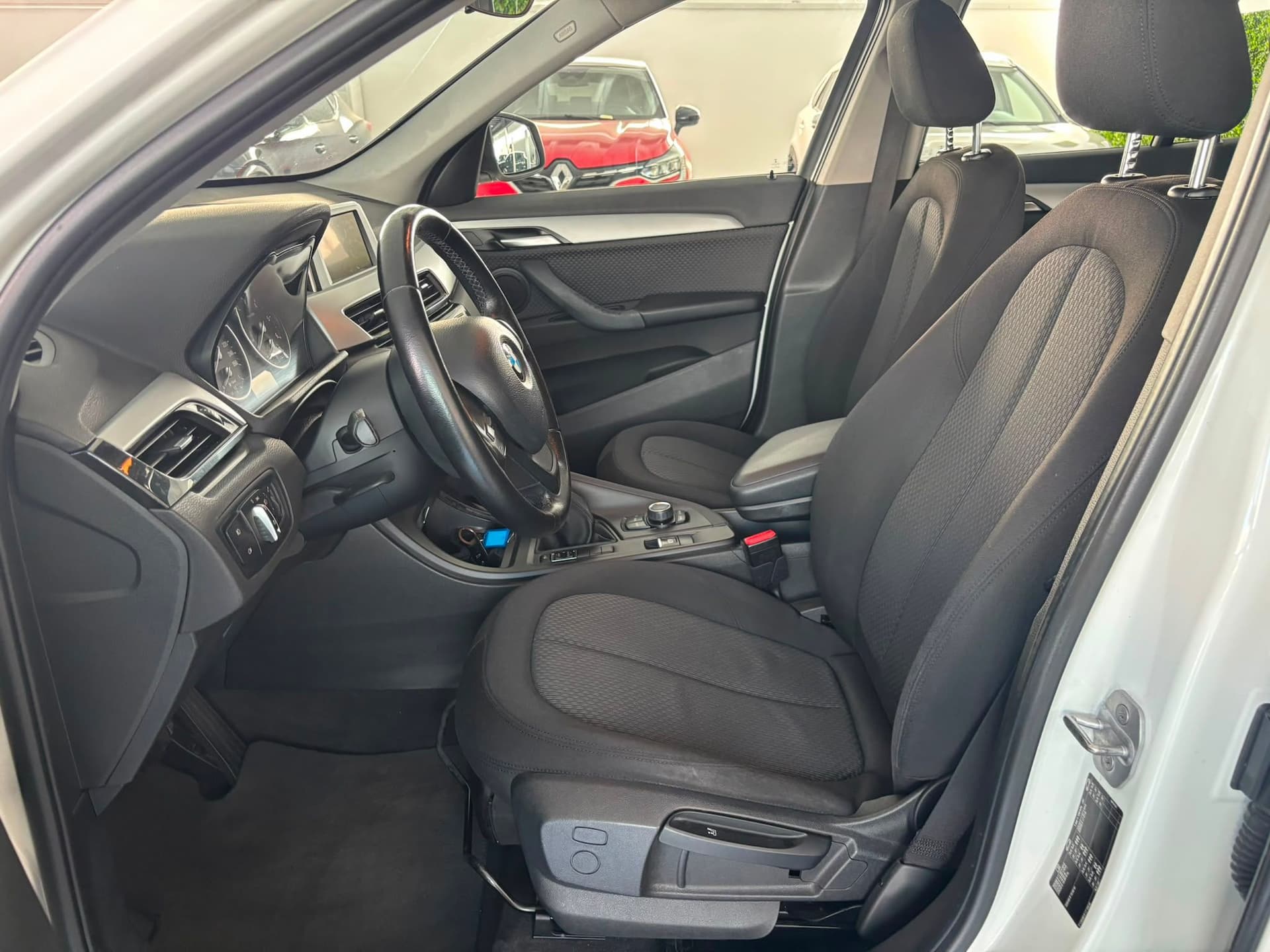 Bmw X1 sDrive18d - Miniatura 10