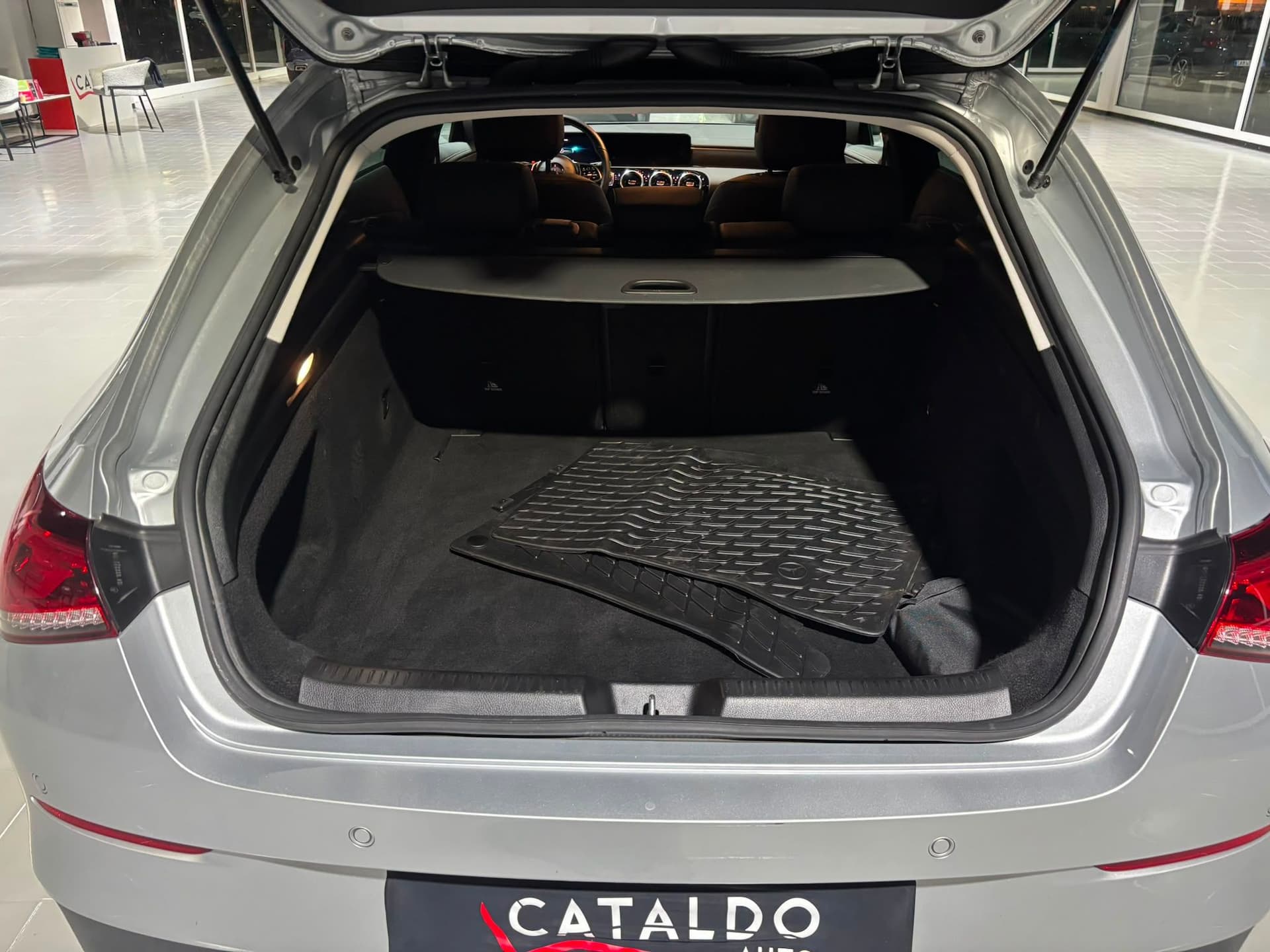 Mercedes-Benz CLA 200 Shooting Brake 200 d Business auto - Miniatura 19