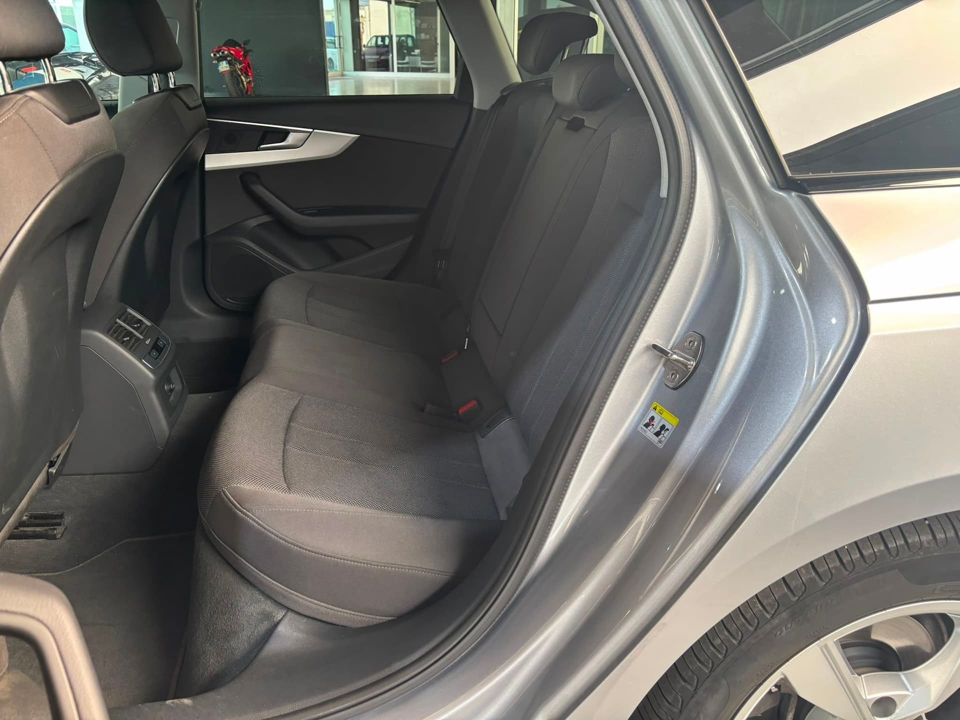 Audi A4 V 2019 Avant 35 2.0 tdi mhev Business Advanced 163cv s-tronic - Miniatura 17