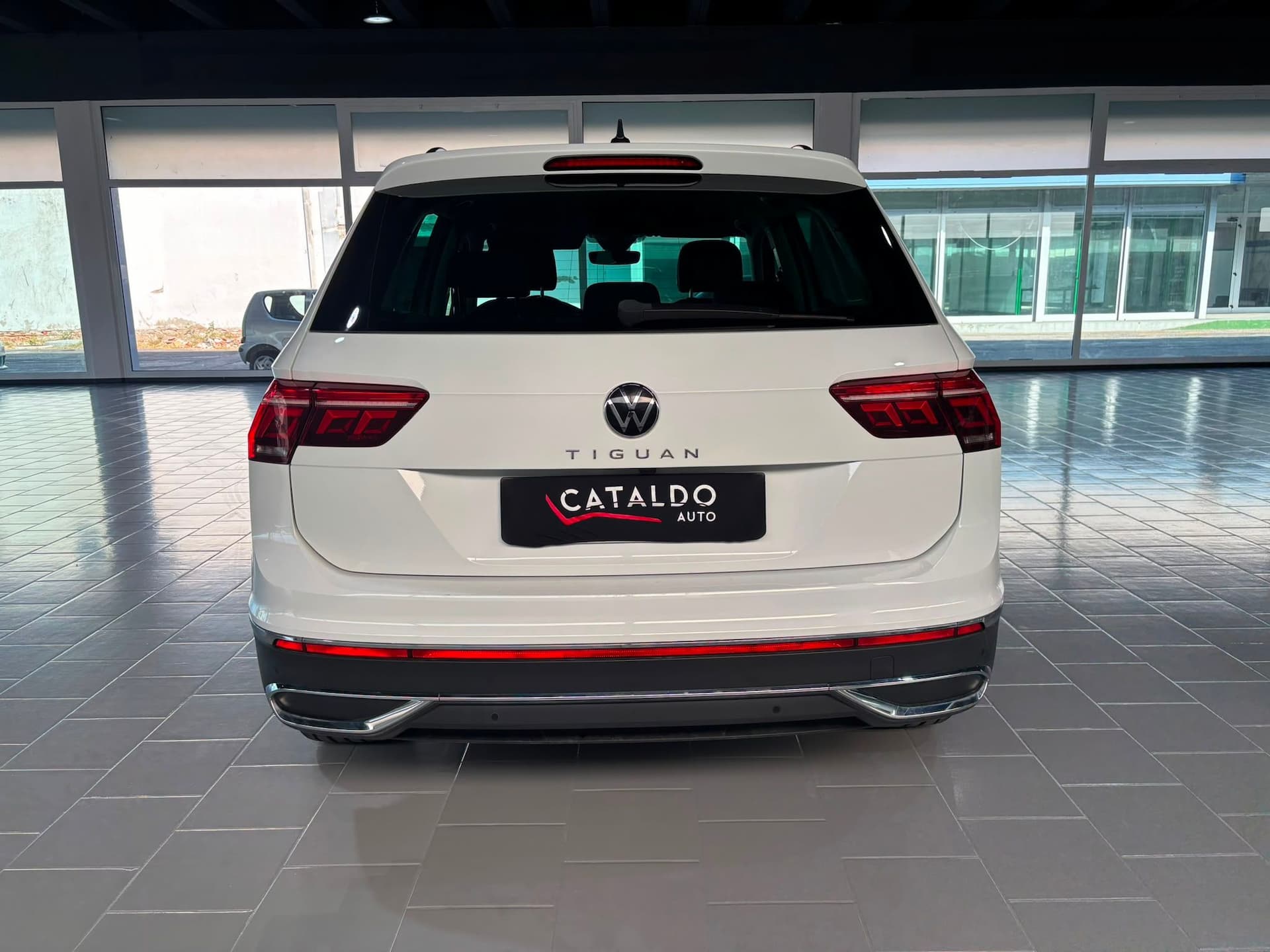 Volkswagen Tiguan II 2021 2.0 tdi Elegance 150cv dsg - Miniatura 4