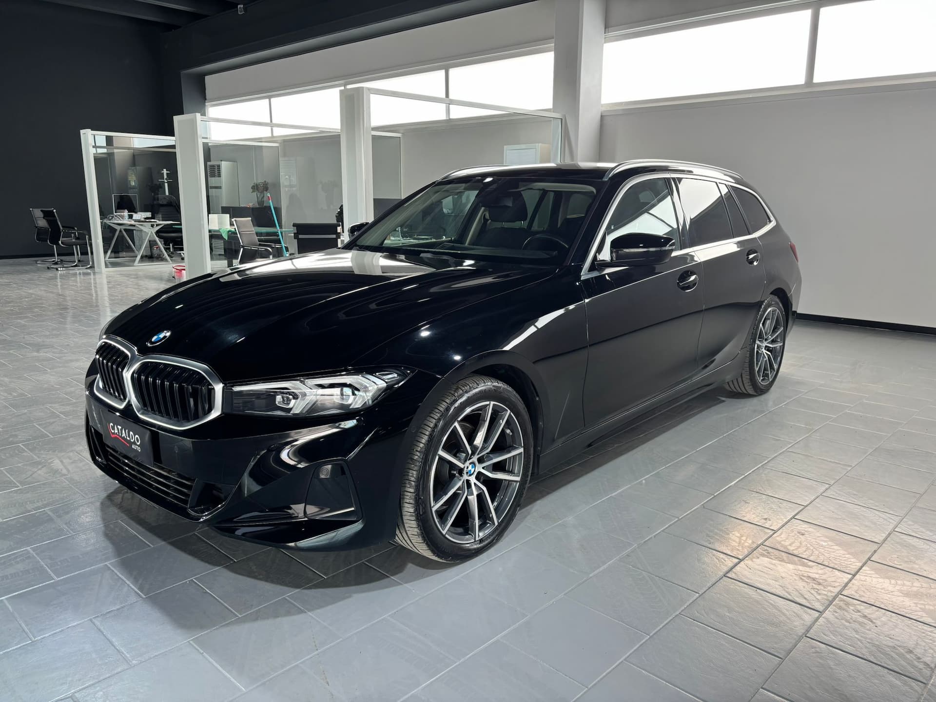 BMW 320 Serie 3 G21 2022 Touring 320i Touring auto - Miniatura 1