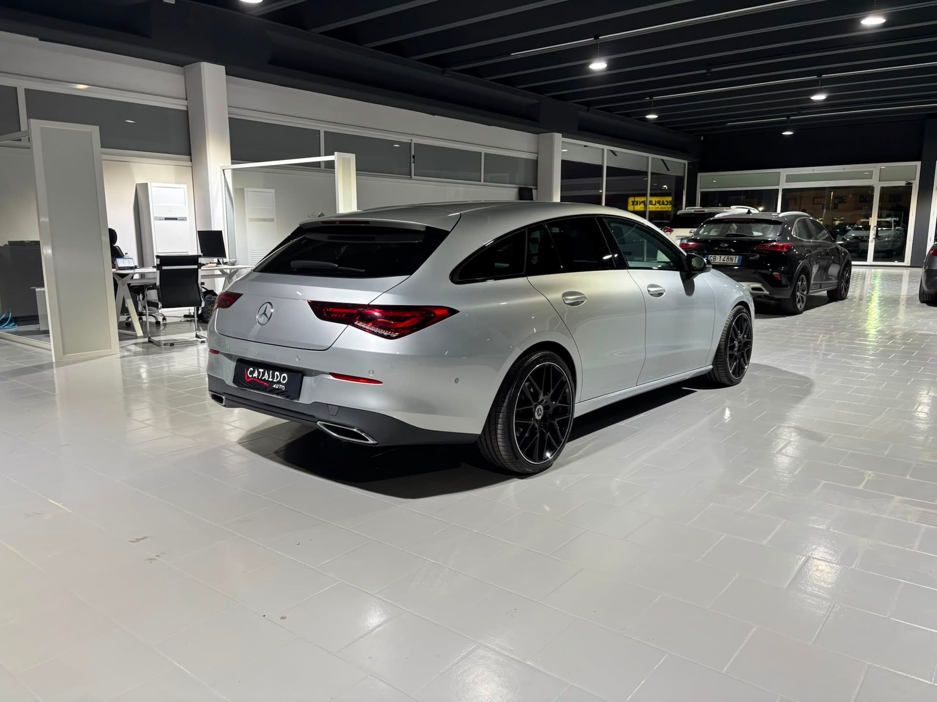 Mercedes-Benz CLA 200 Shooting Brake 200 d Business auto - Miniatura 5
